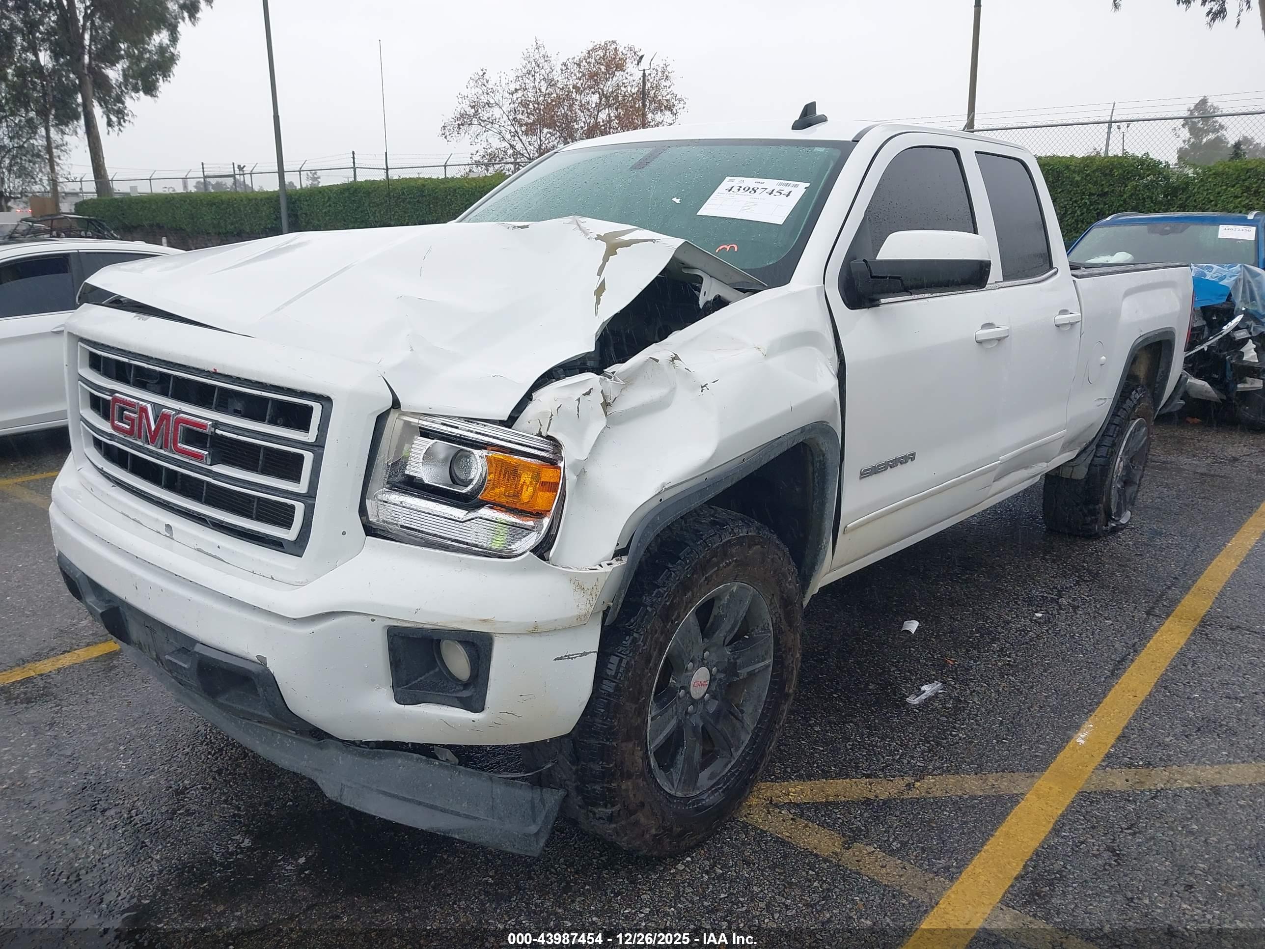 GMC SIERRA image 2