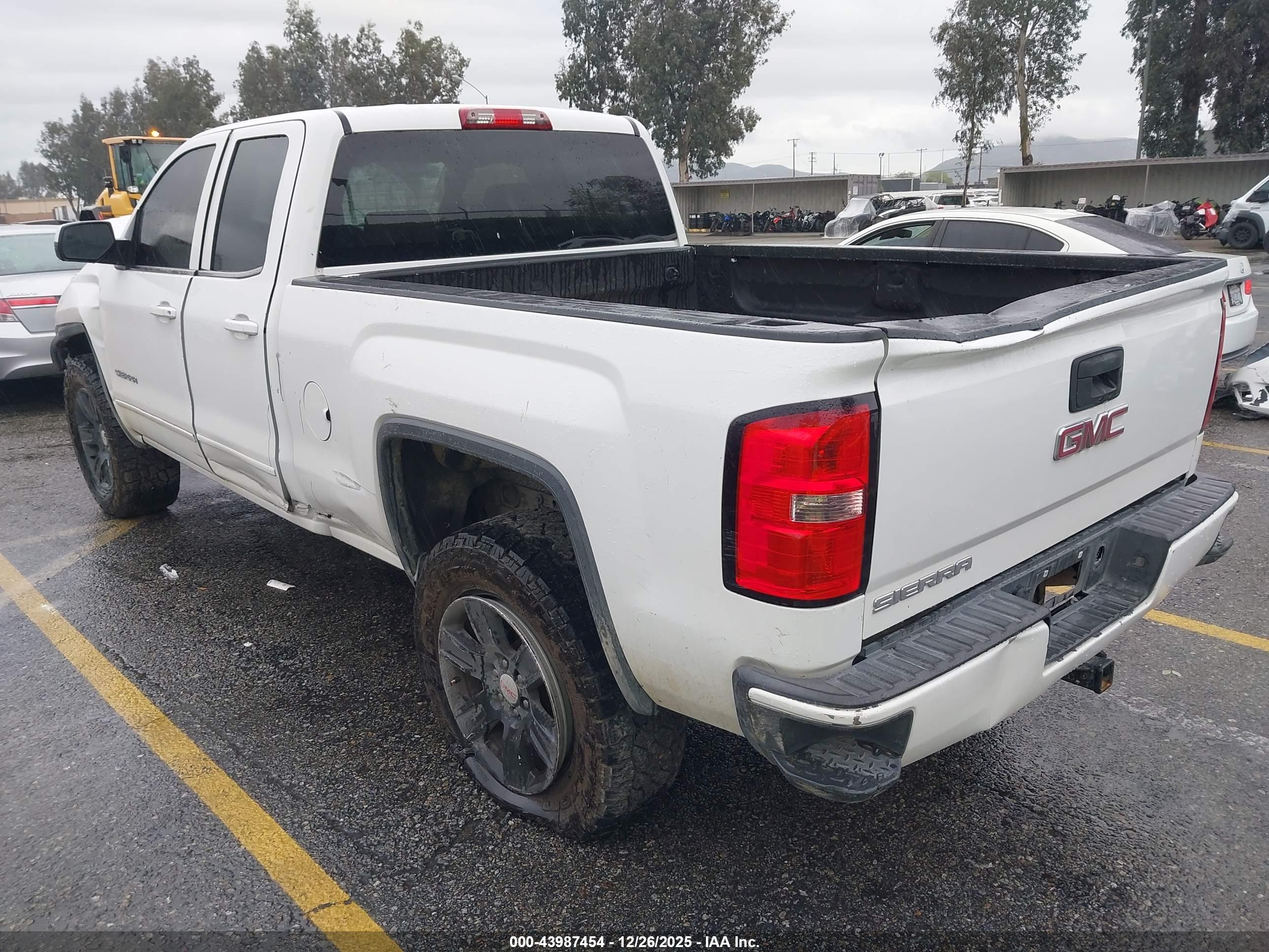 GMC SIERRA image 3