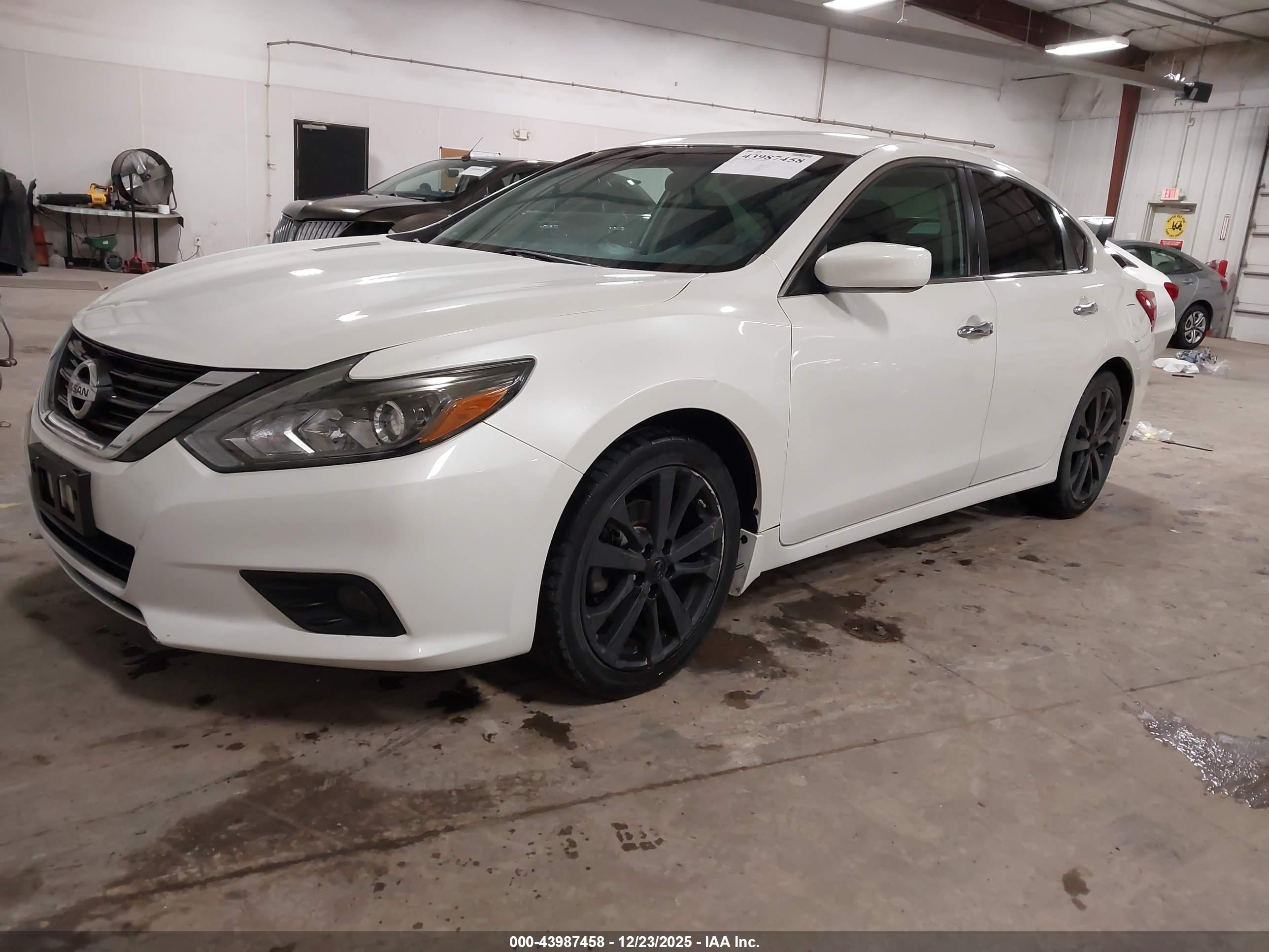 NISSAN ALTIMA image 2