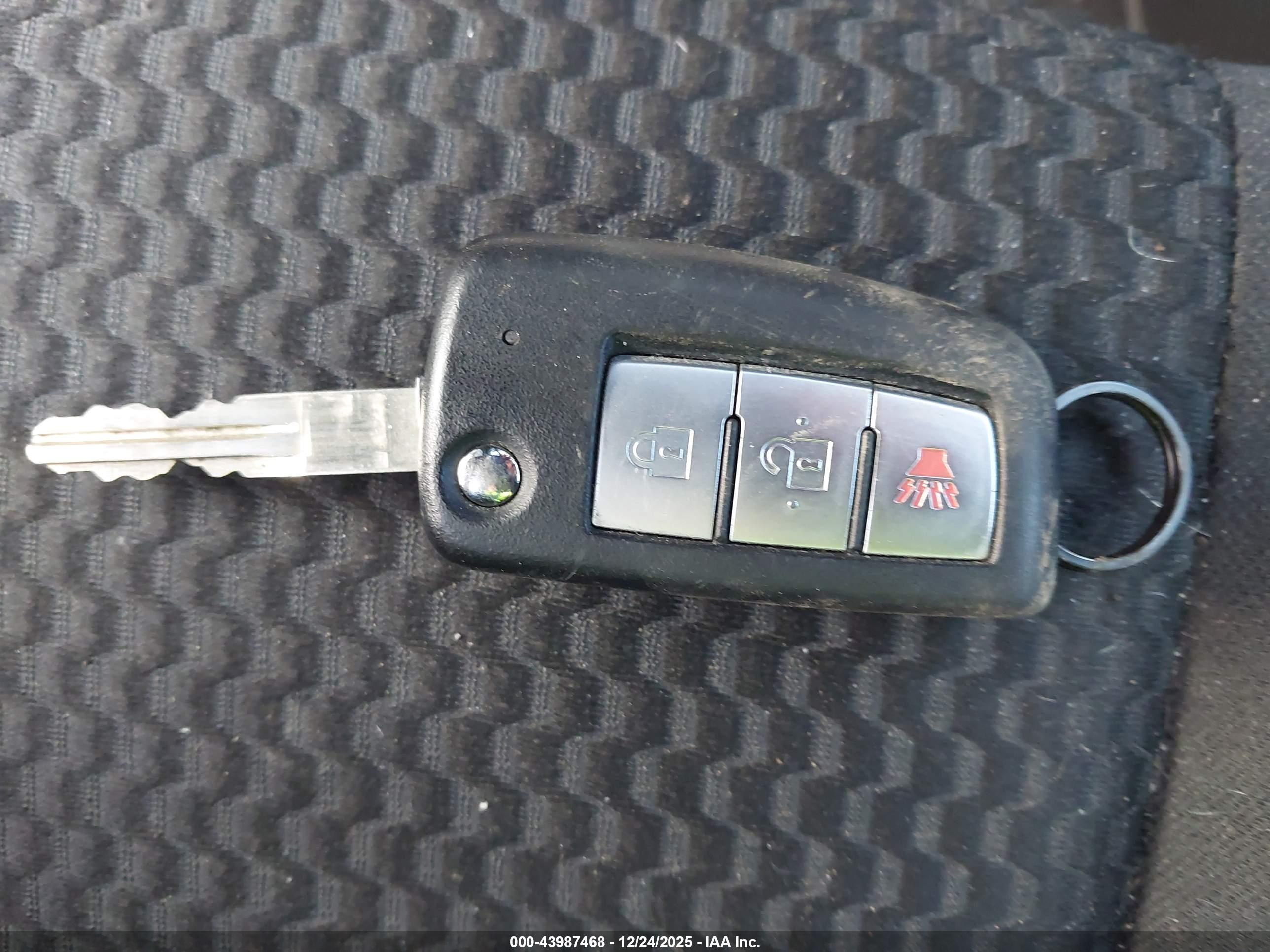 NISSAN ROGUE image 11