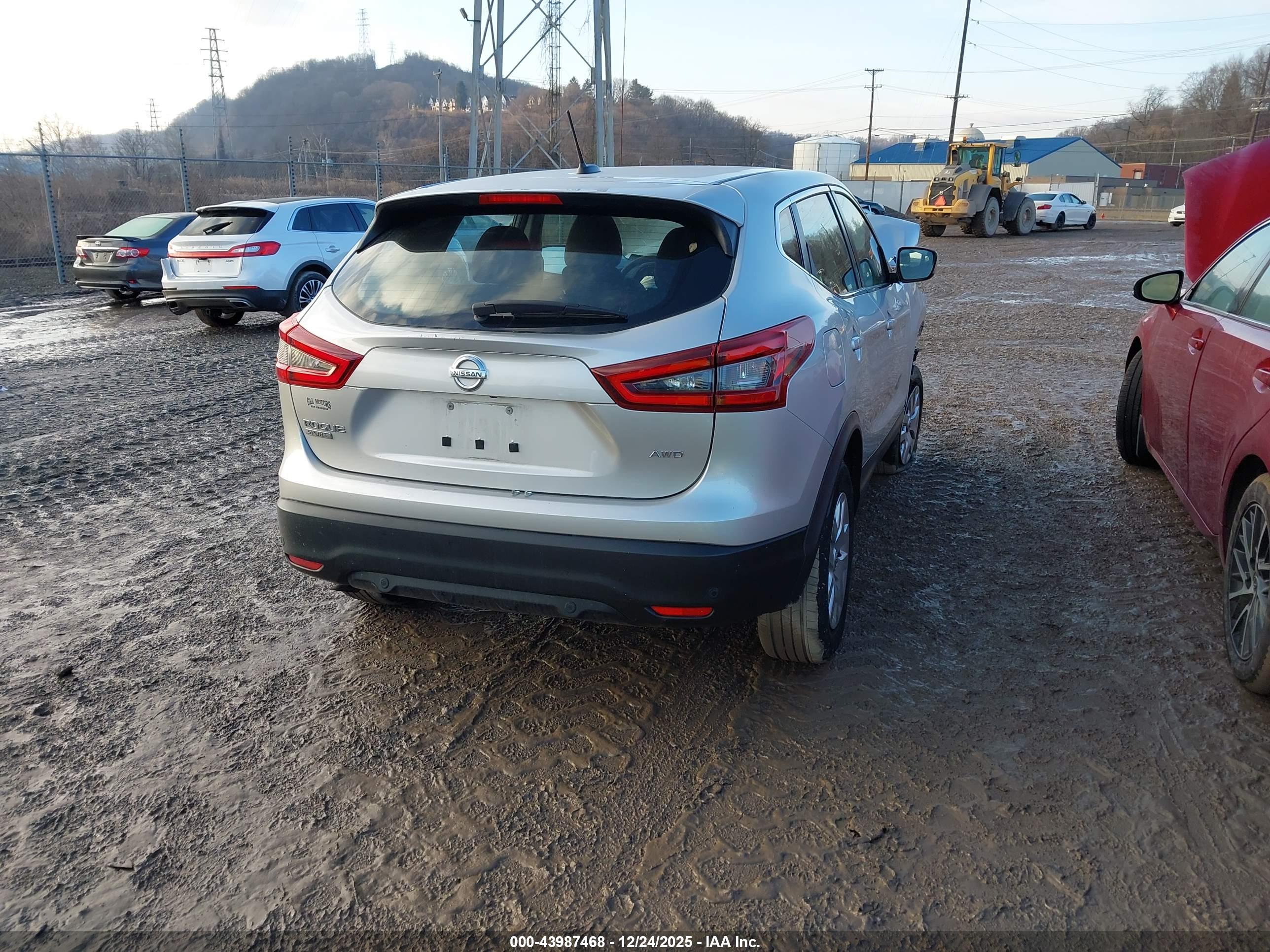 NISSAN ROGUE image 4