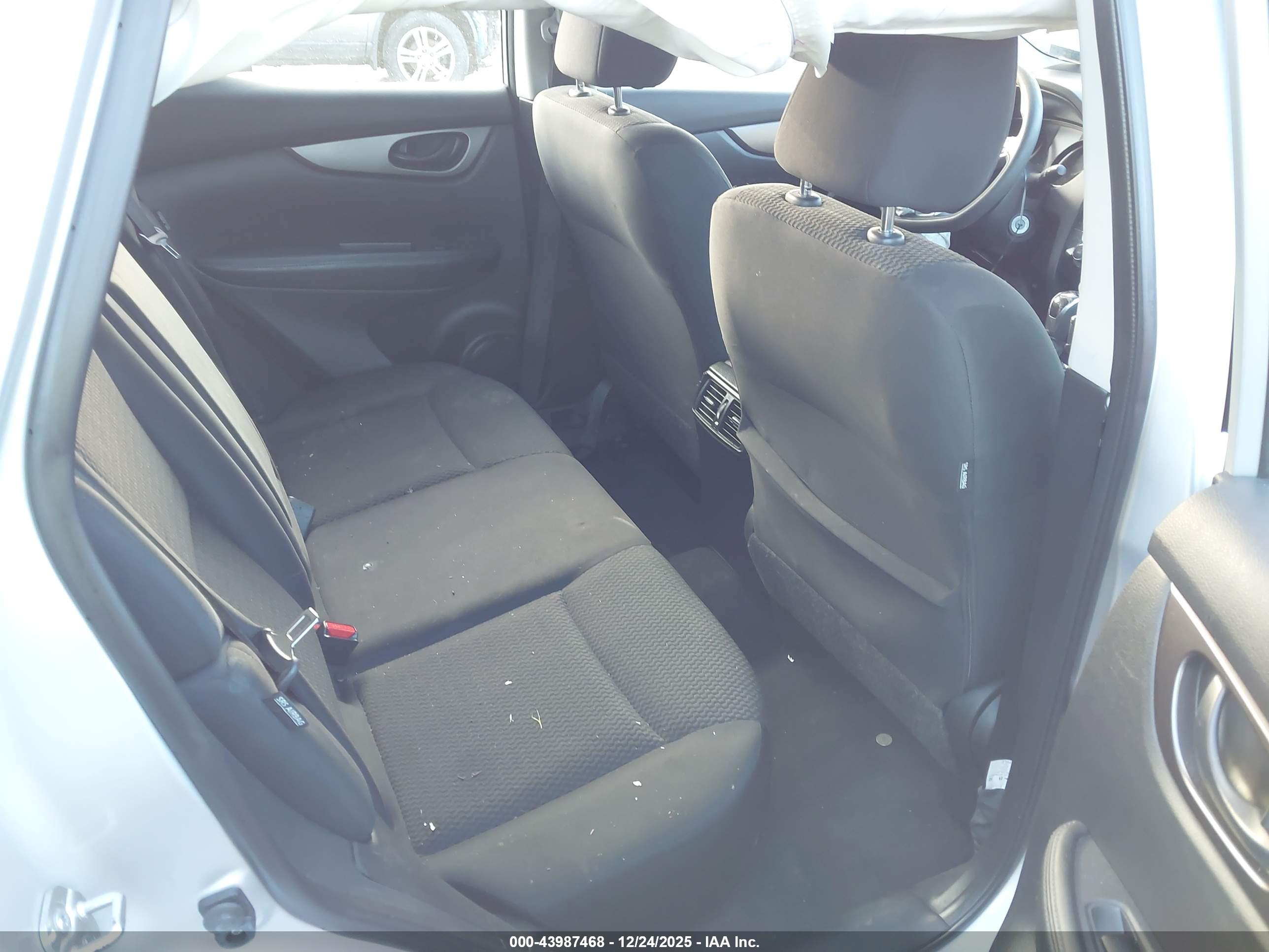 NISSAN ROGUE image 8