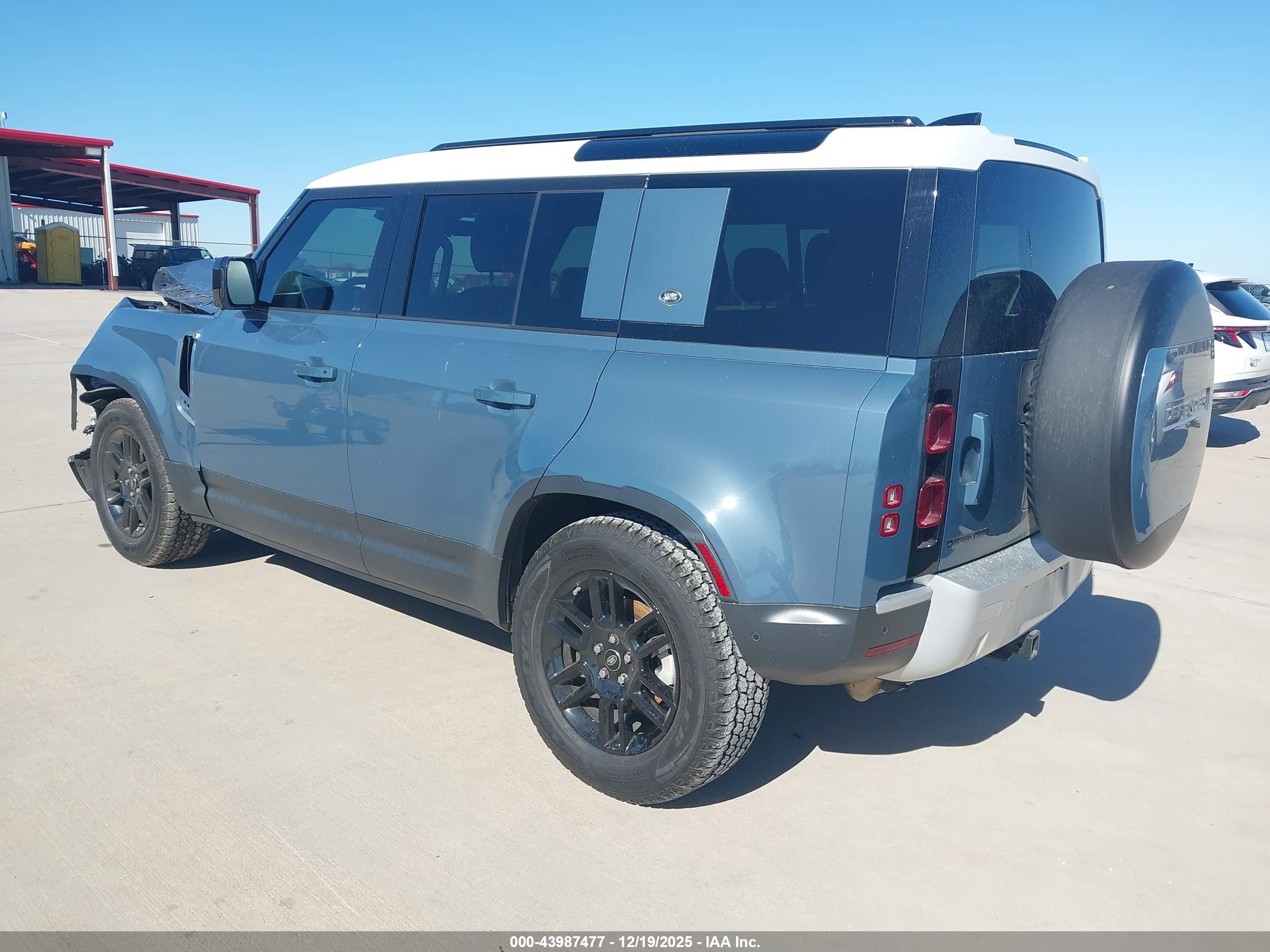 LAND ROVER image 3