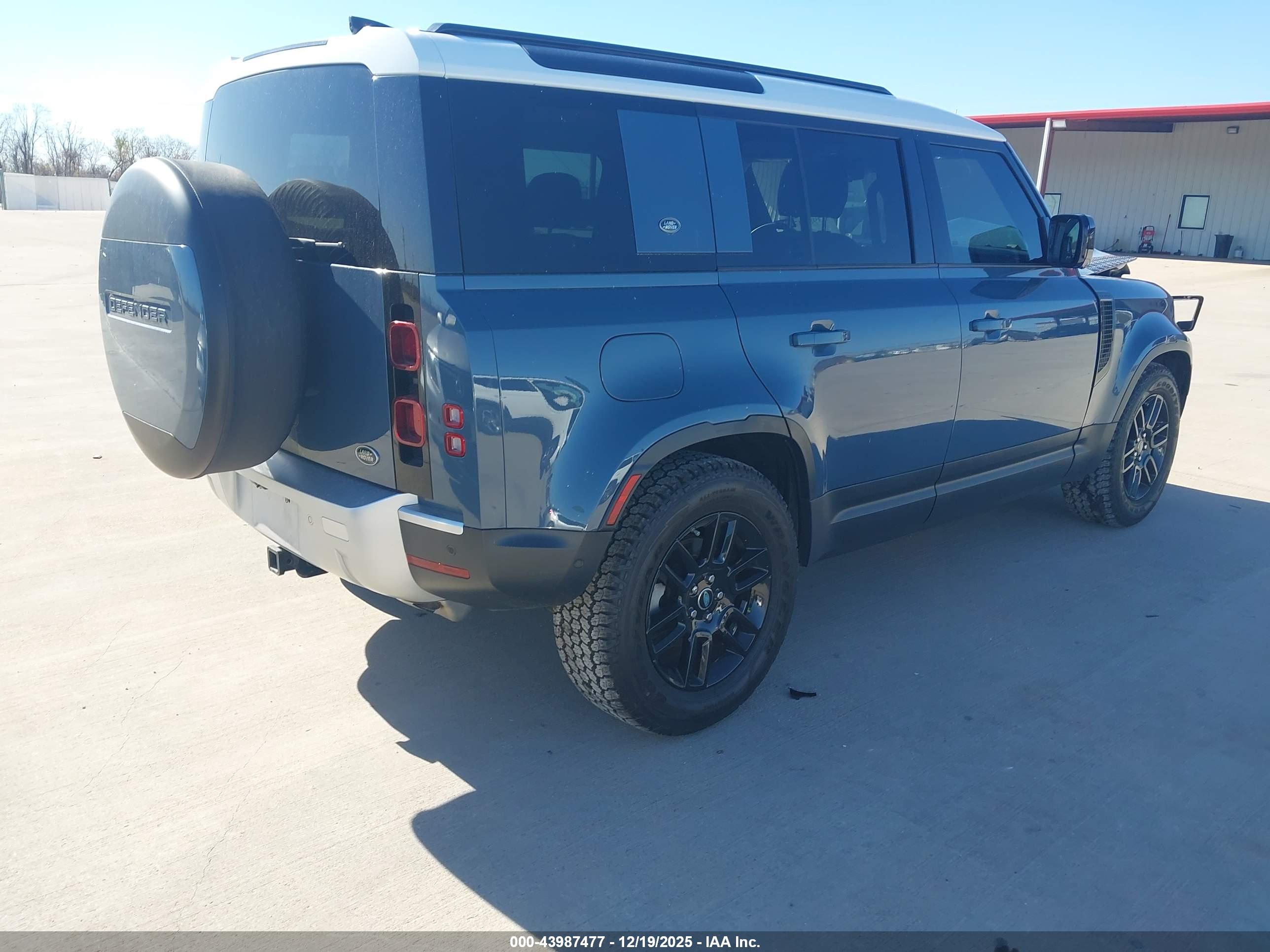LAND ROVER image 4
