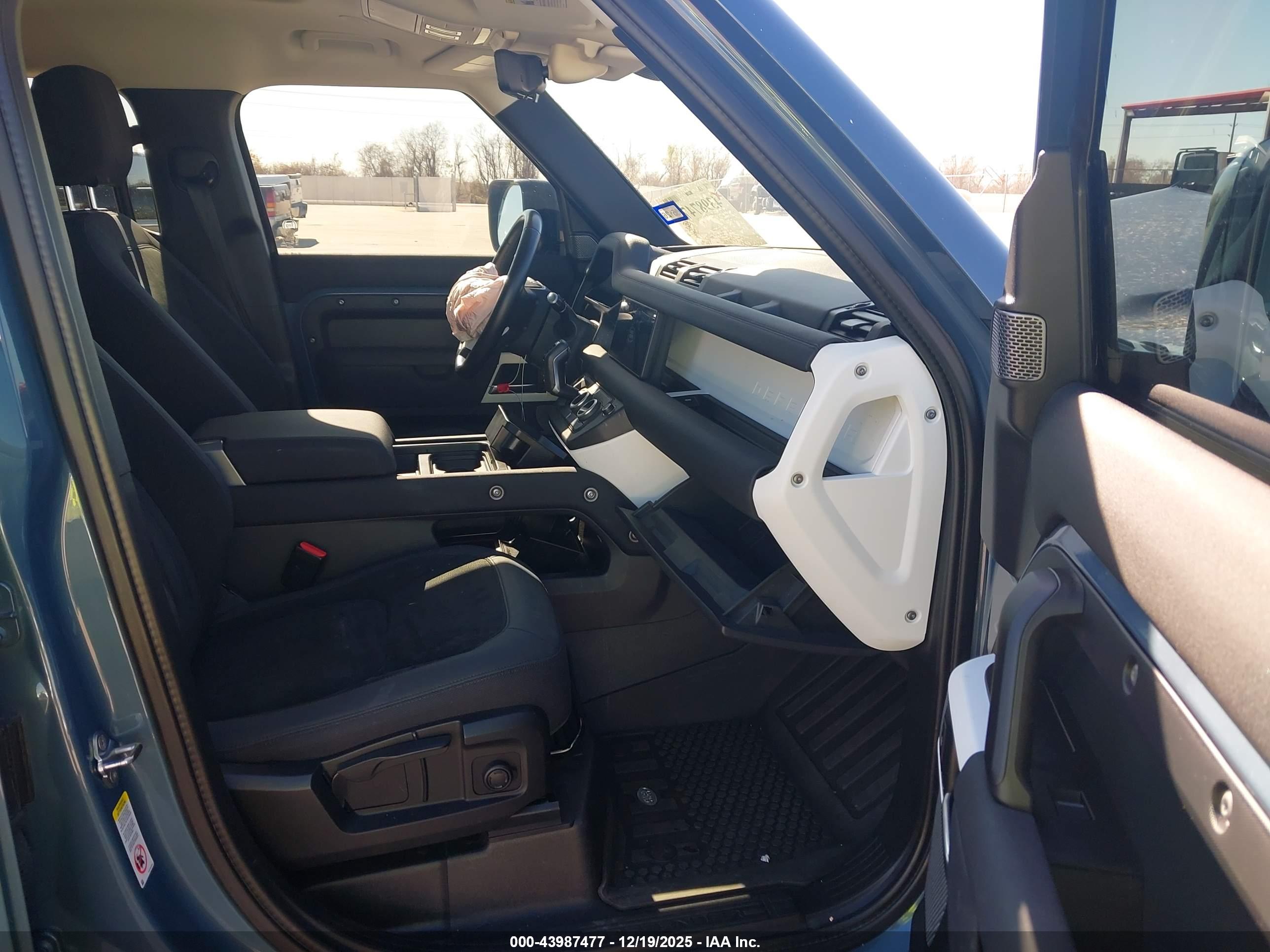 LAND ROVER image 5