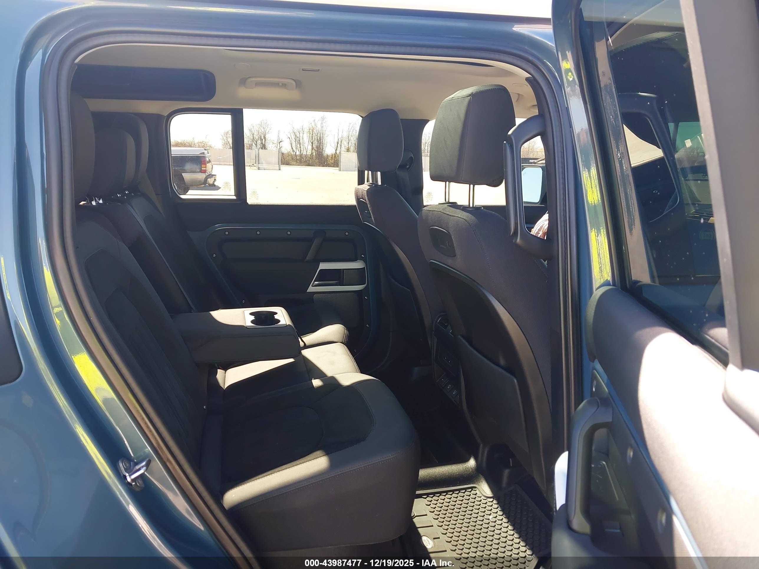 LAND ROVER image 8