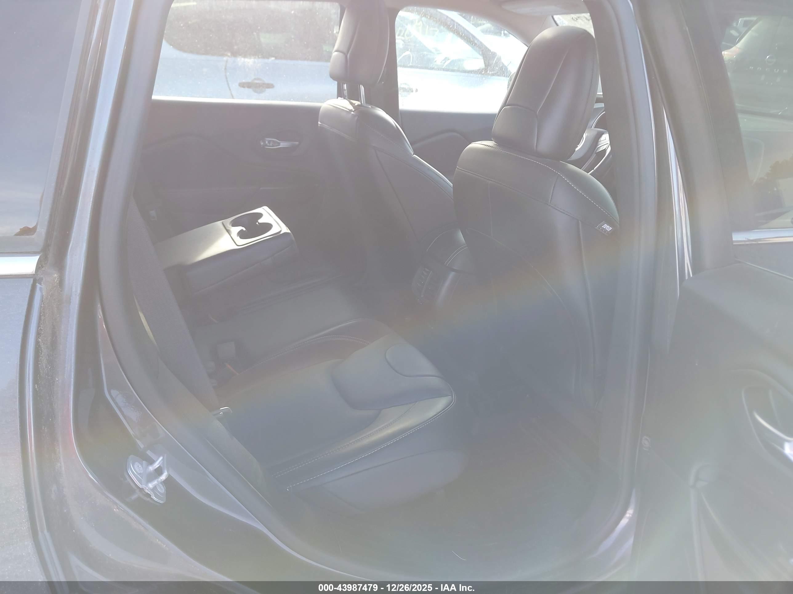 JEEP CHEROKEE image 8