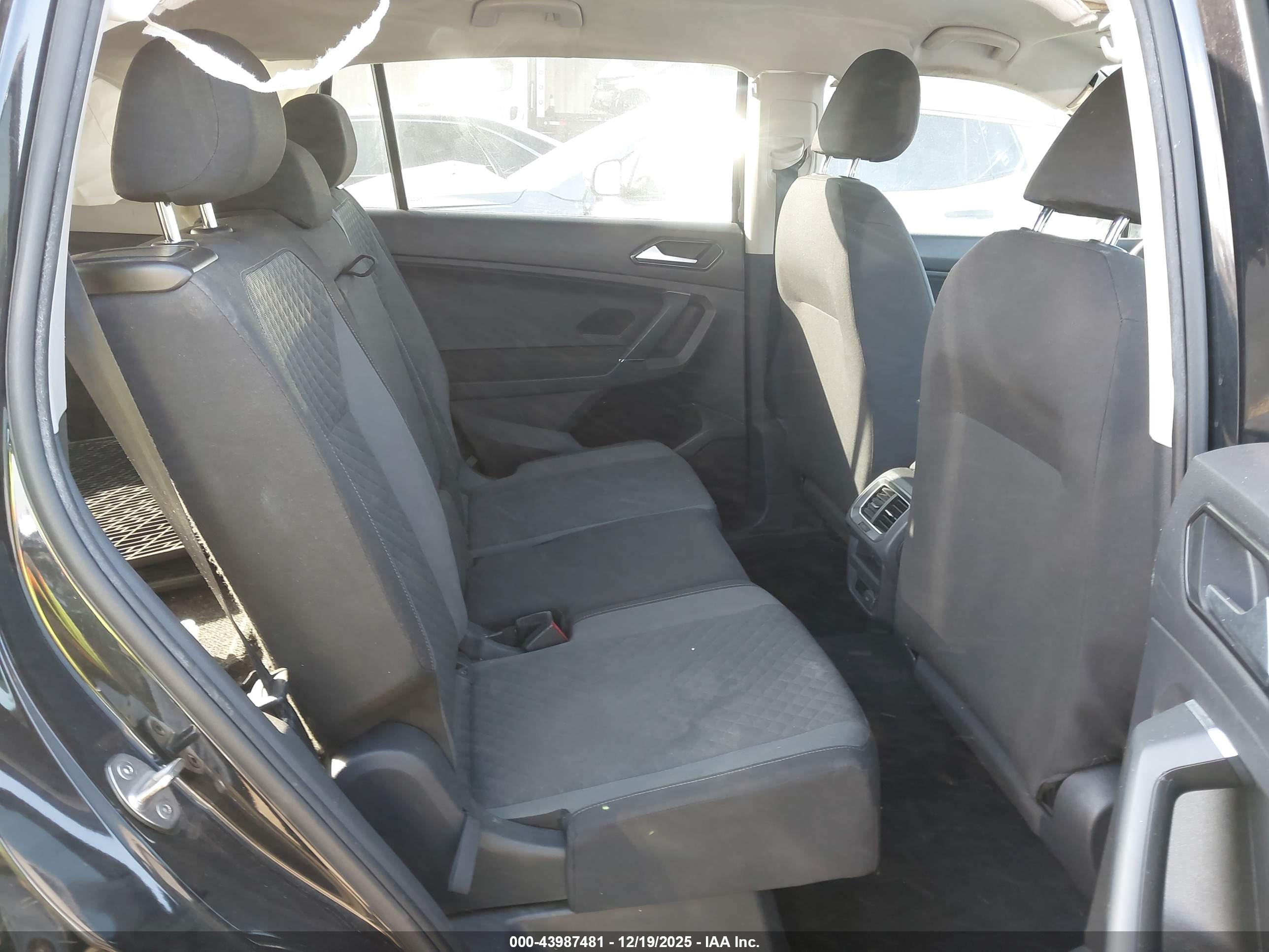 VOLKSWAGEN TIGUAN image 8