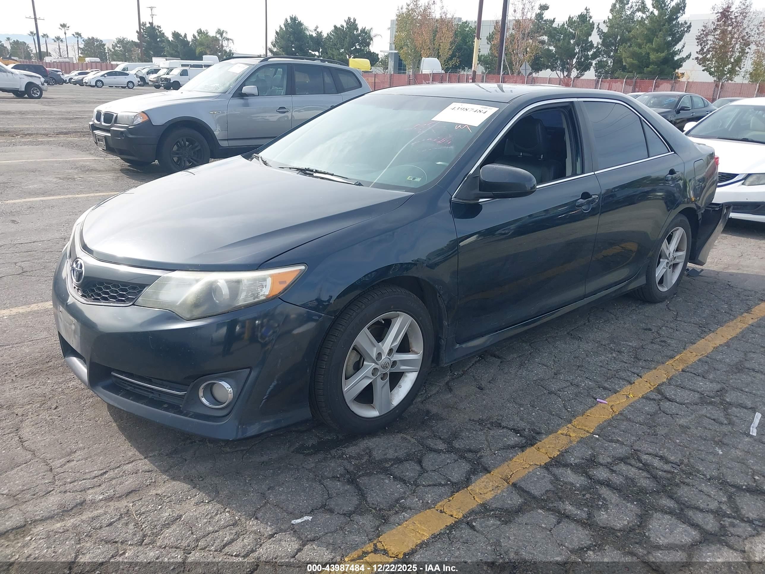 TOYOTA CAMRY image 2