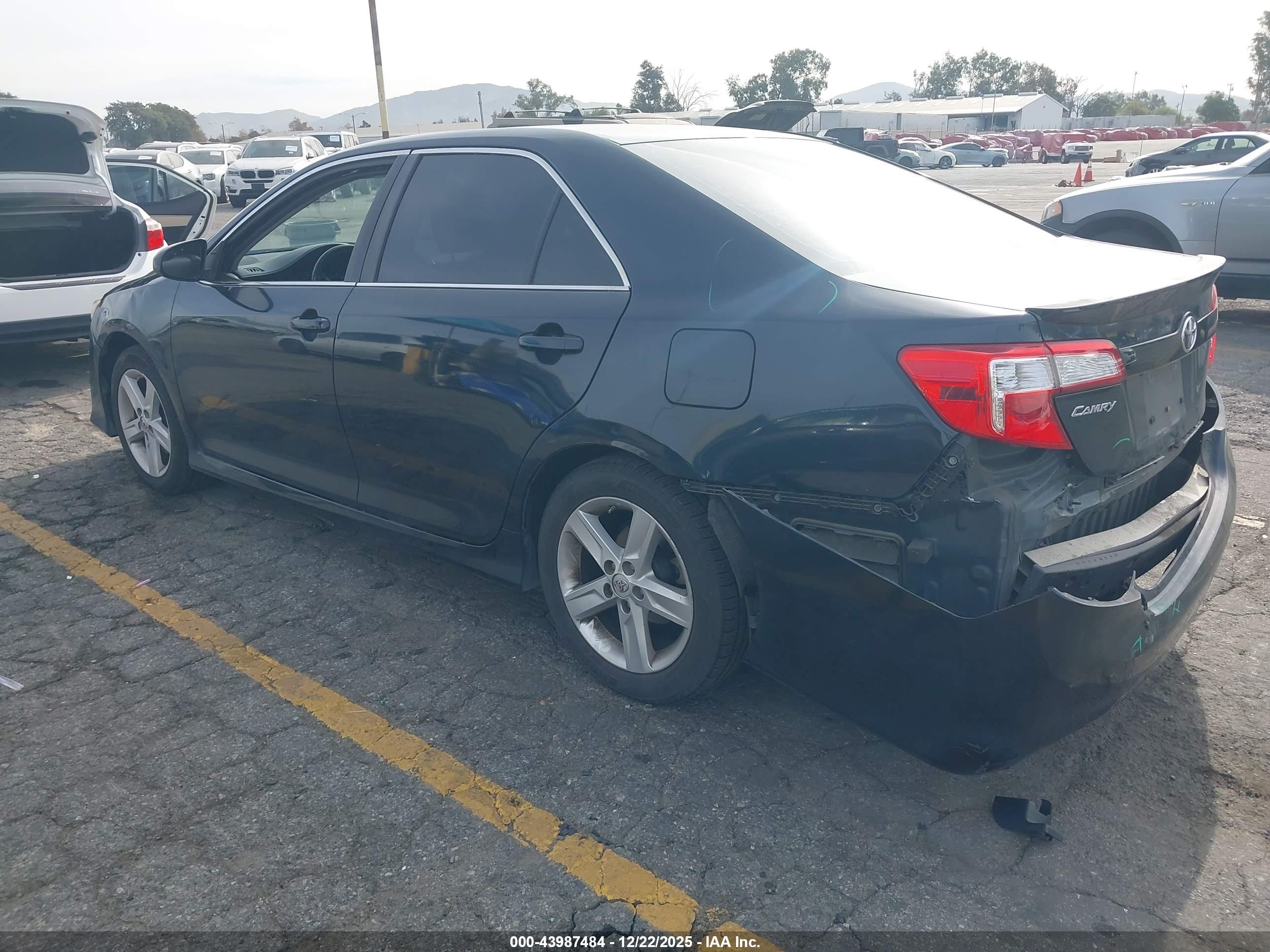 TOYOTA CAMRY image 3