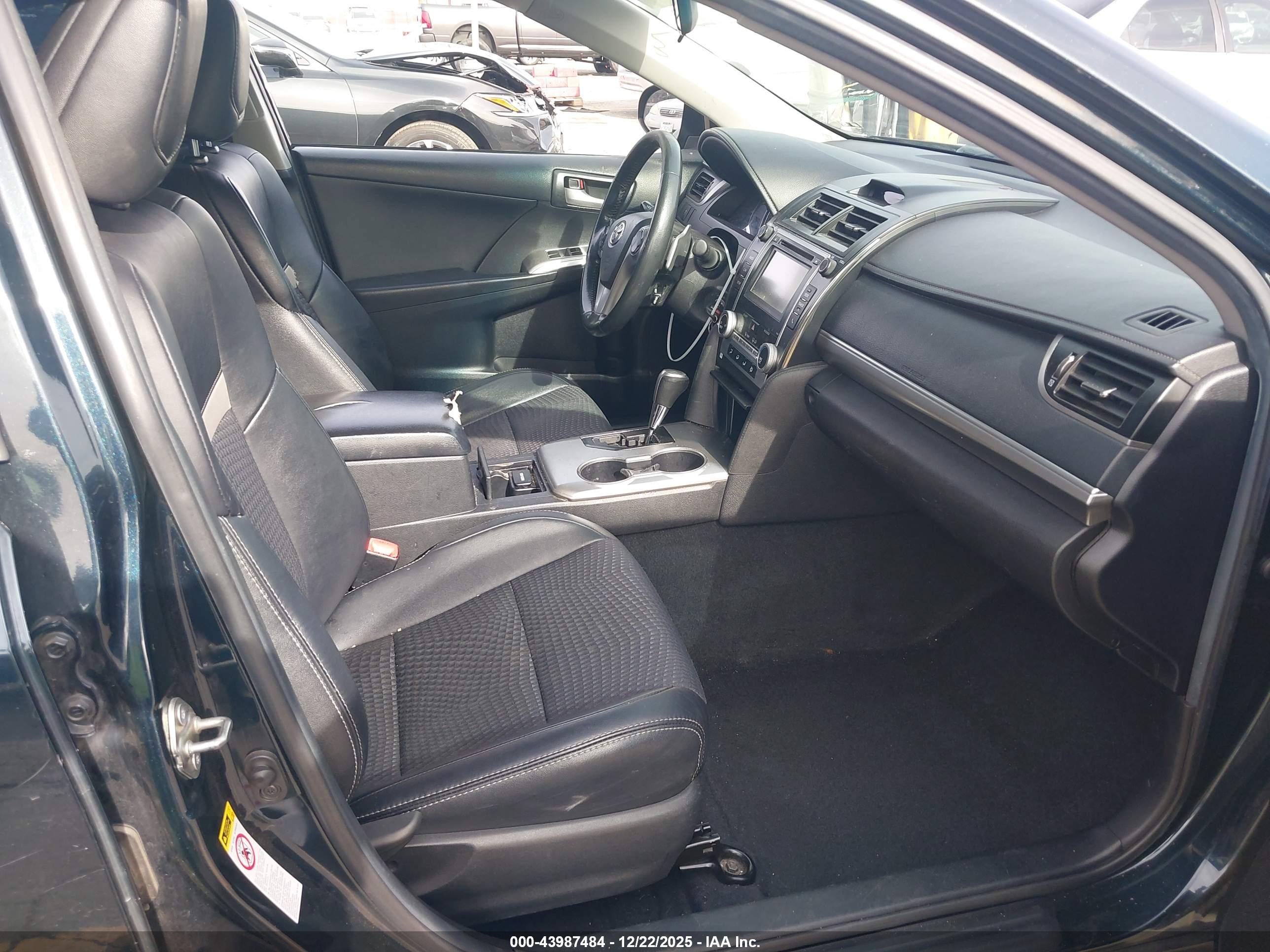TOYOTA CAMRY image 5