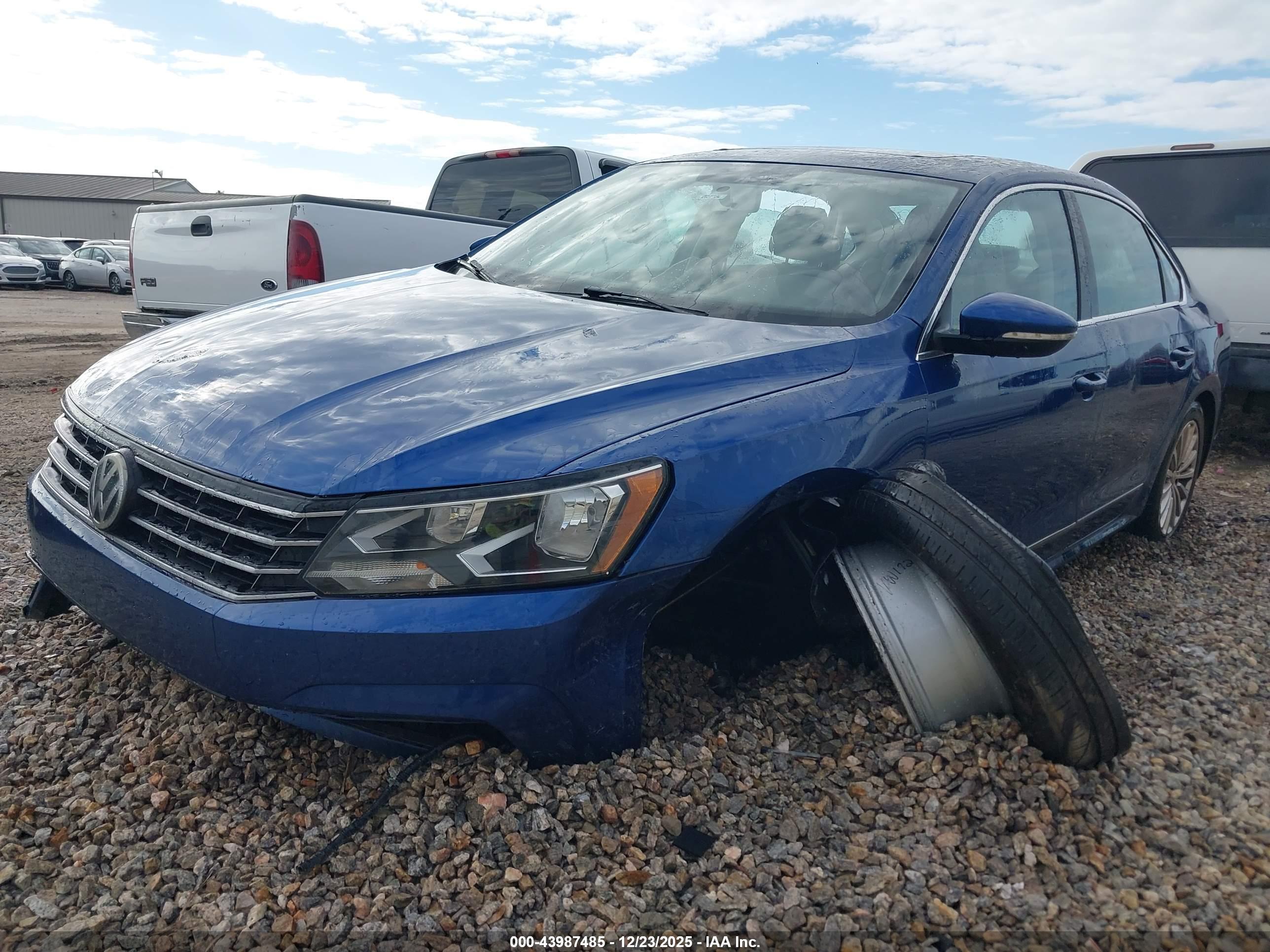 VOLKSWAGEN PASSAT image 2
