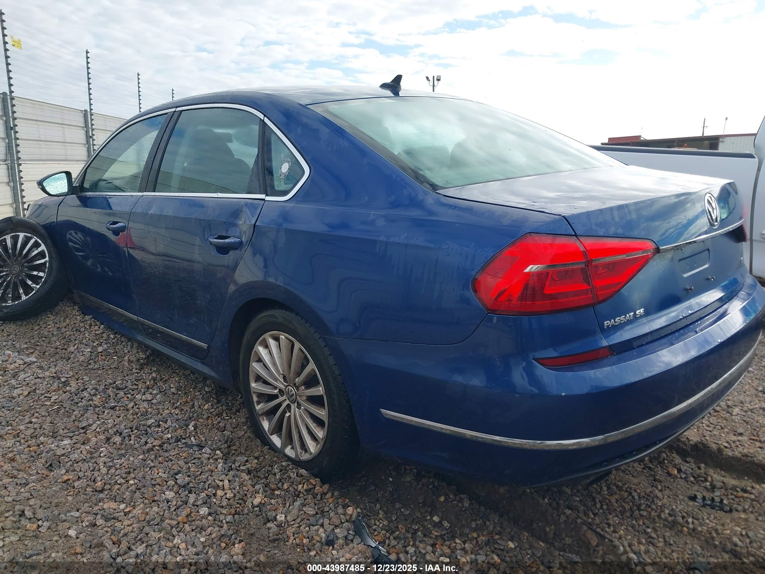 VOLKSWAGEN PASSAT image 3