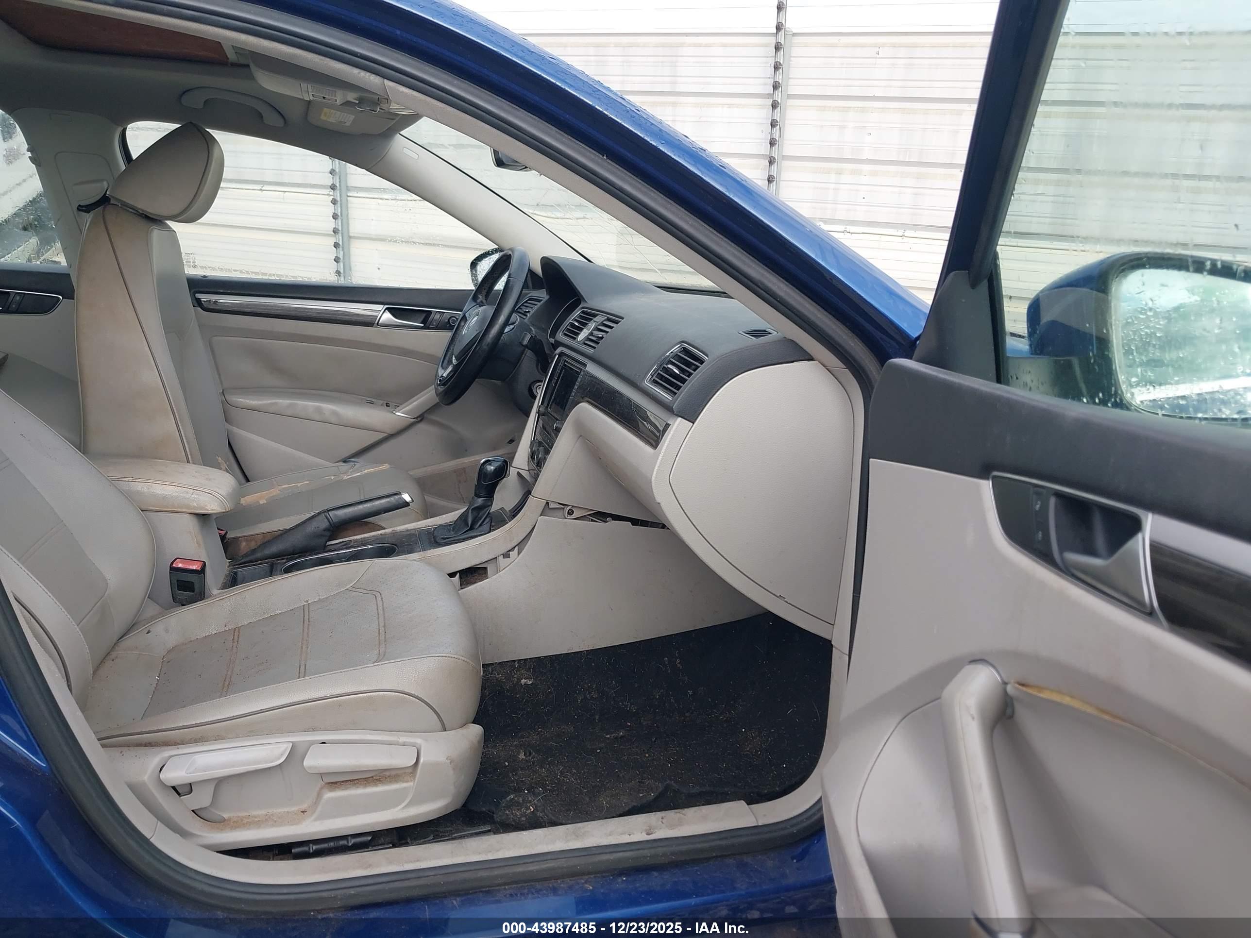 VOLKSWAGEN PASSAT image 5
