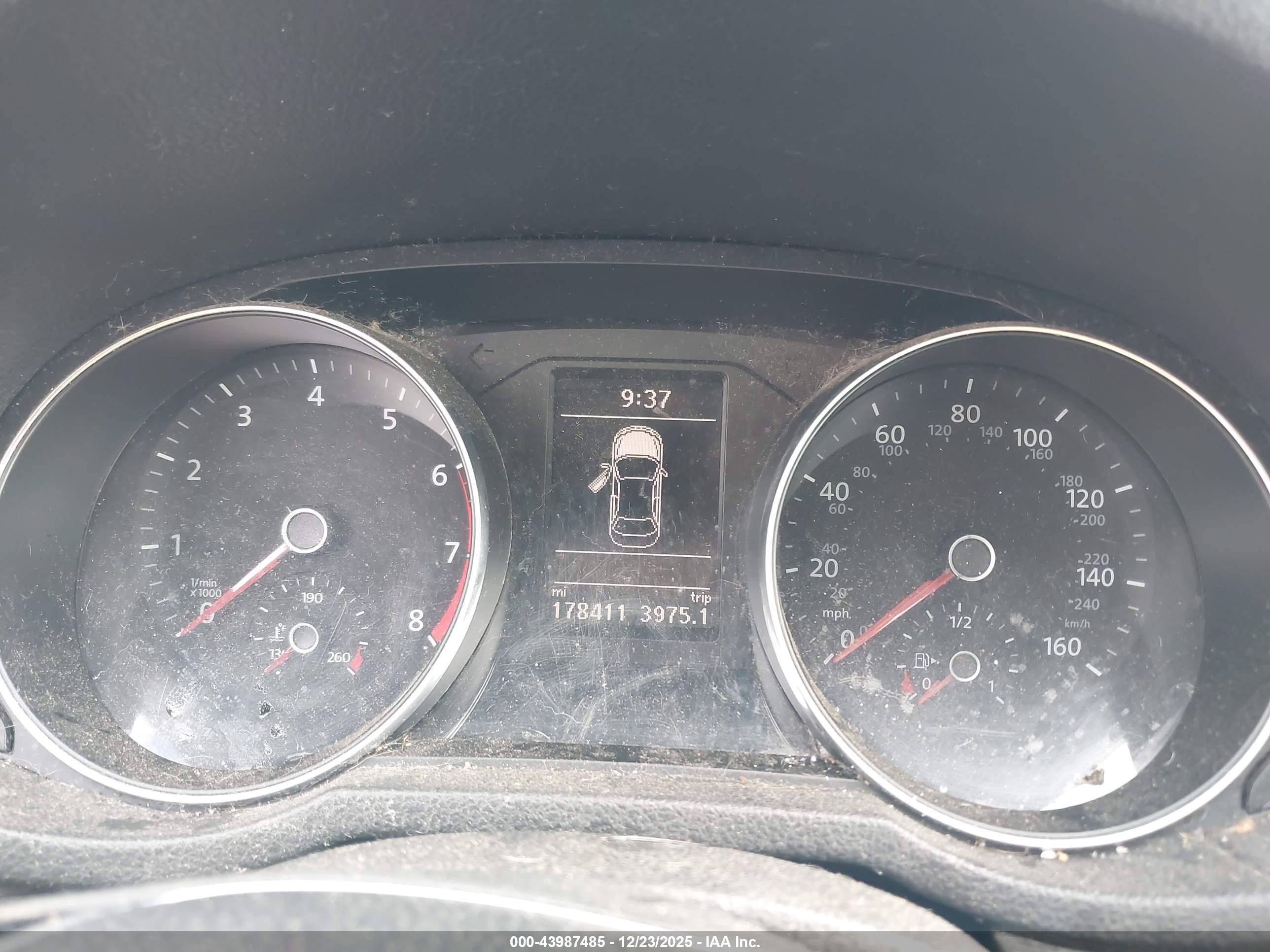 VOLKSWAGEN PASSAT image 7