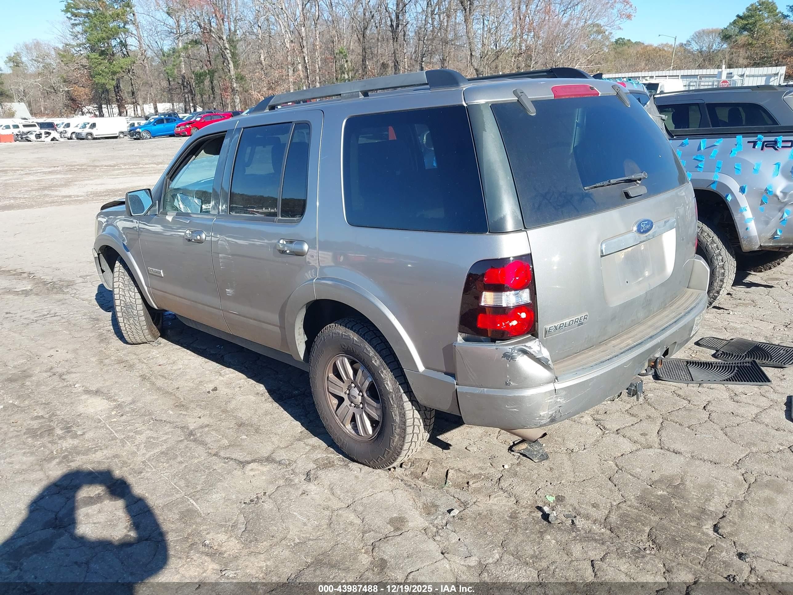 FORD EXPLORER image 3