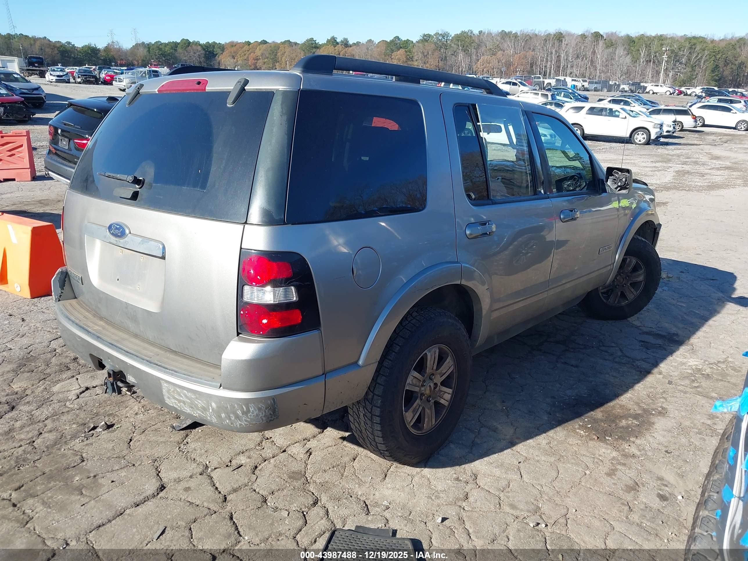 FORD EXPLORER image 4