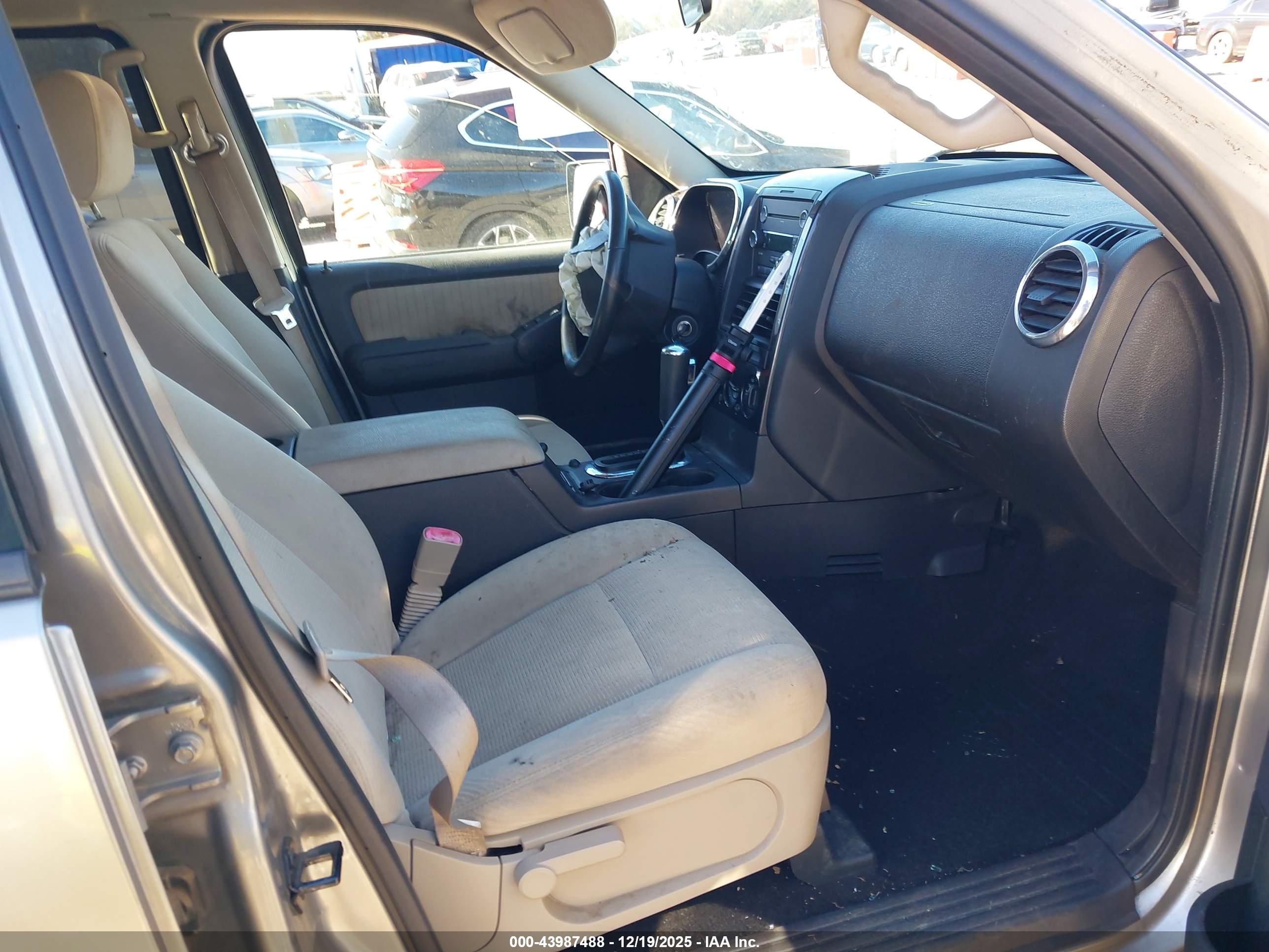 FORD EXPLORER image 5