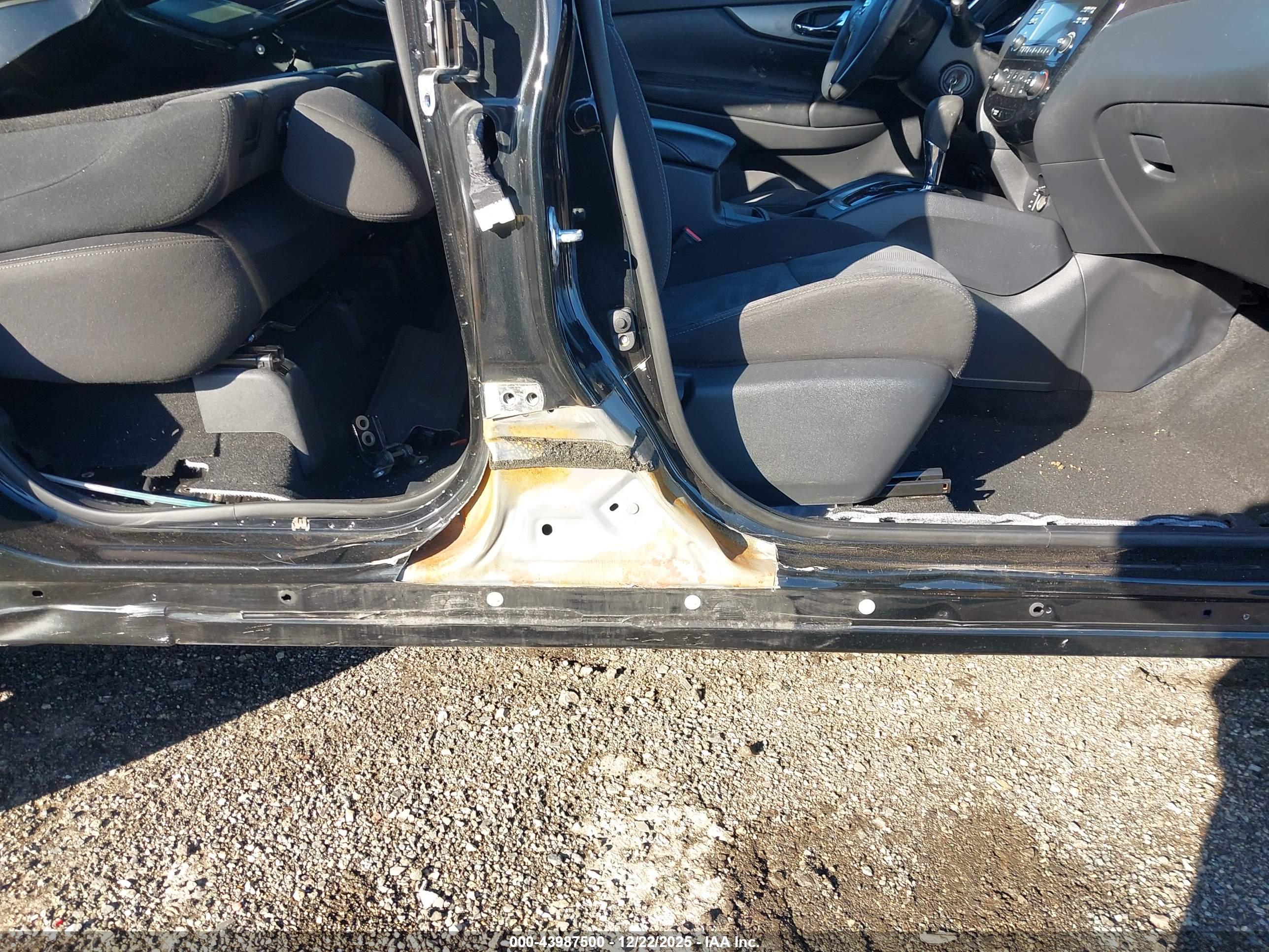 NISSAN ROGUE image 6