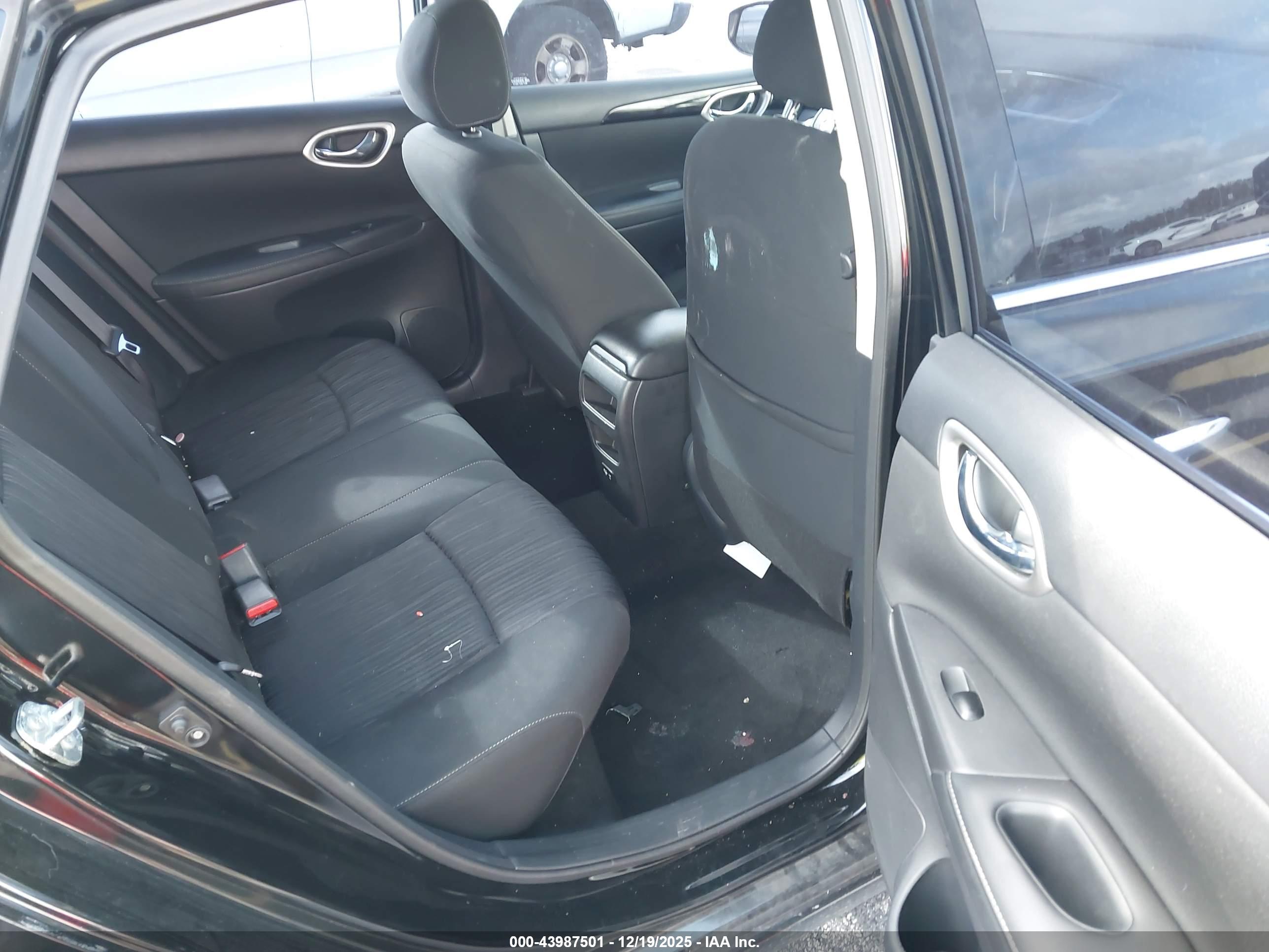 NISSAN SENTRA image 8