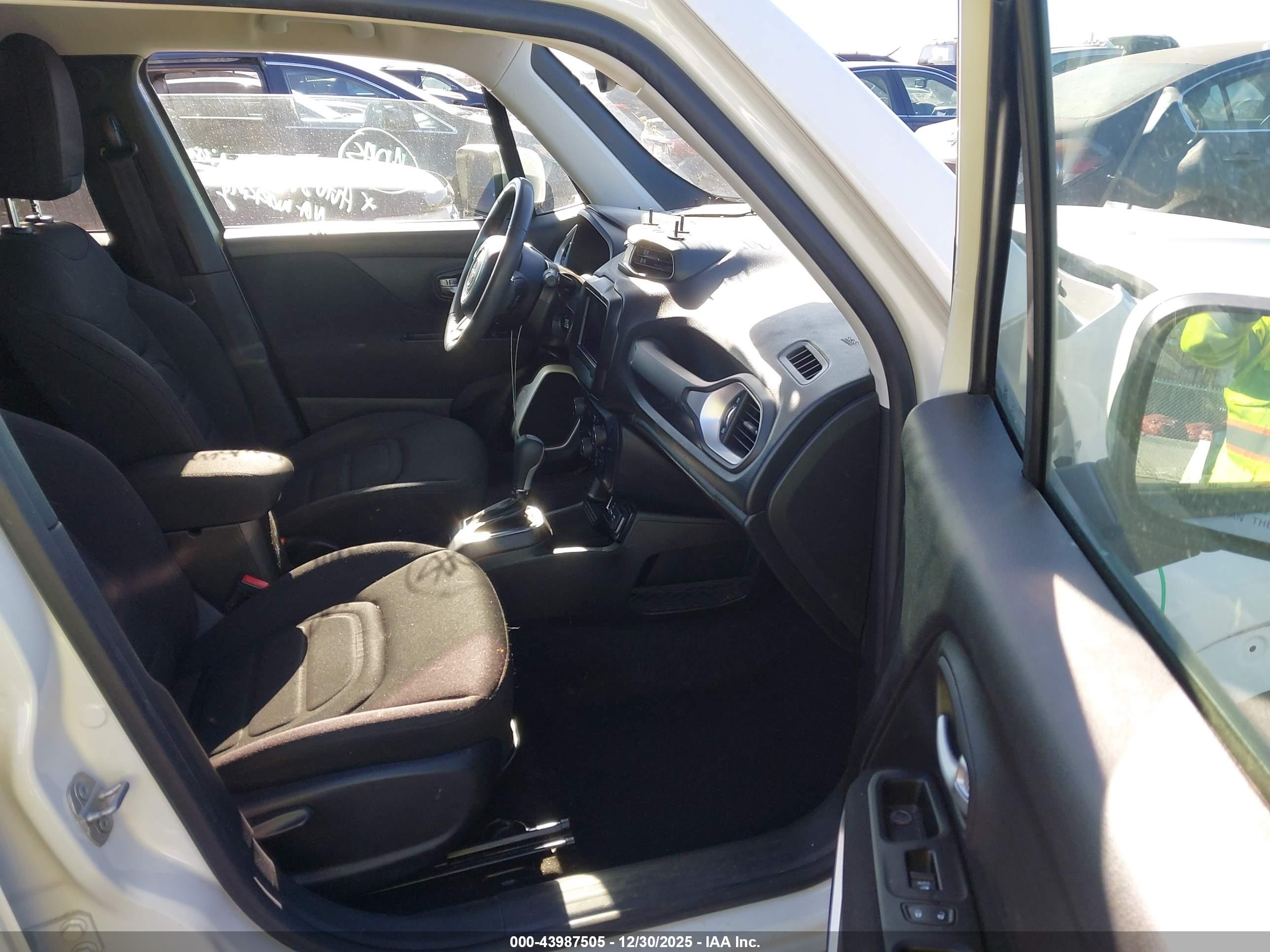 JEEP RENEGADE image 5
