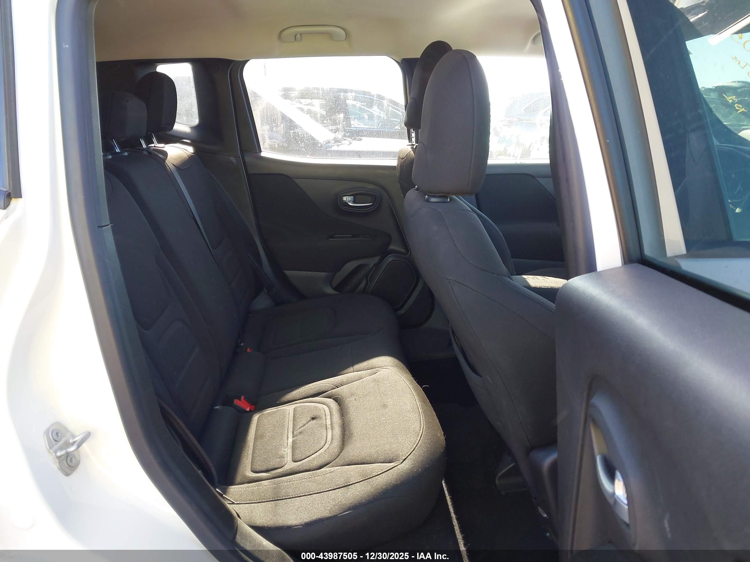 JEEP RENEGADE image 8