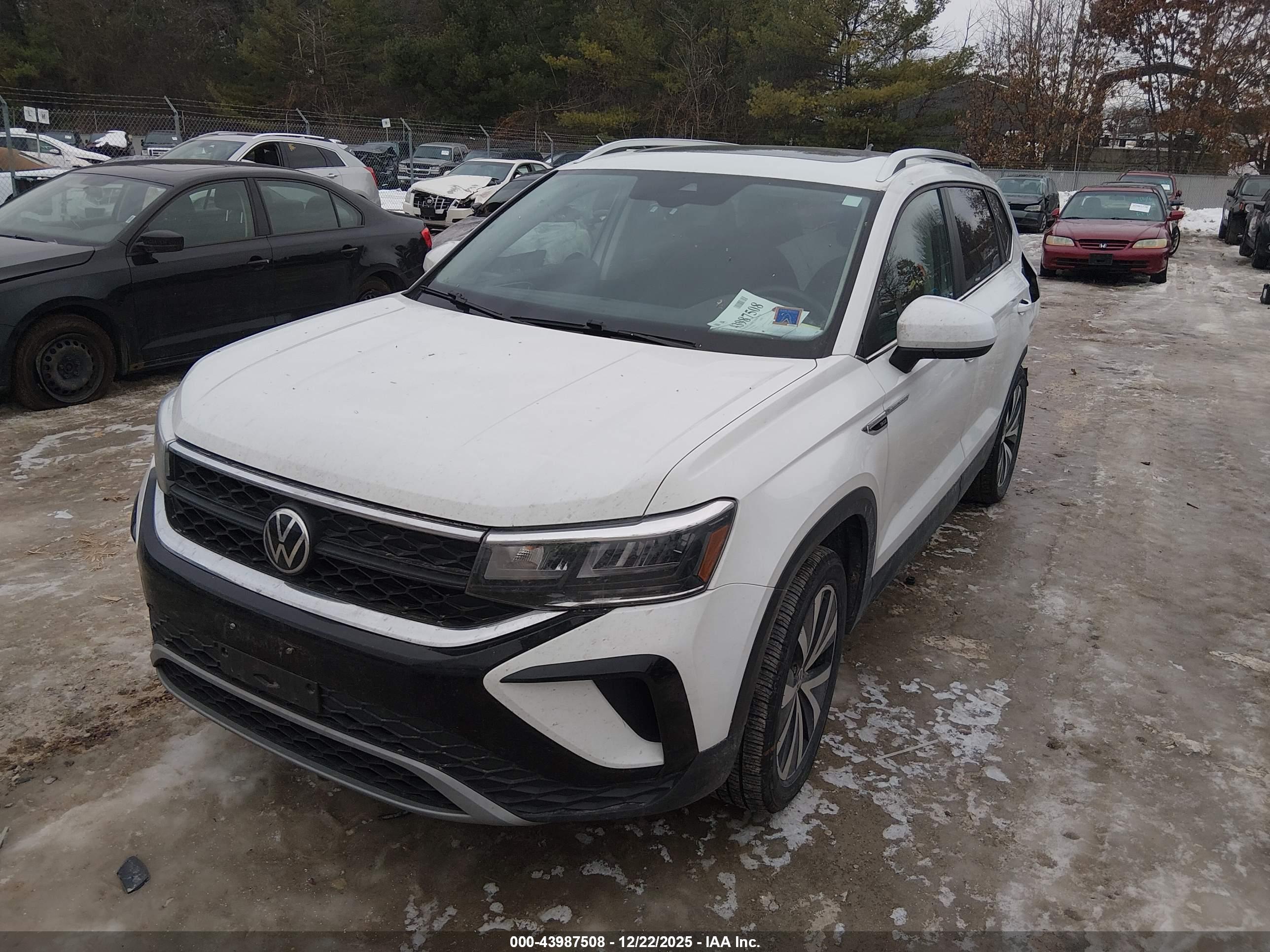 VOLKSWAGEN TAOS image 2