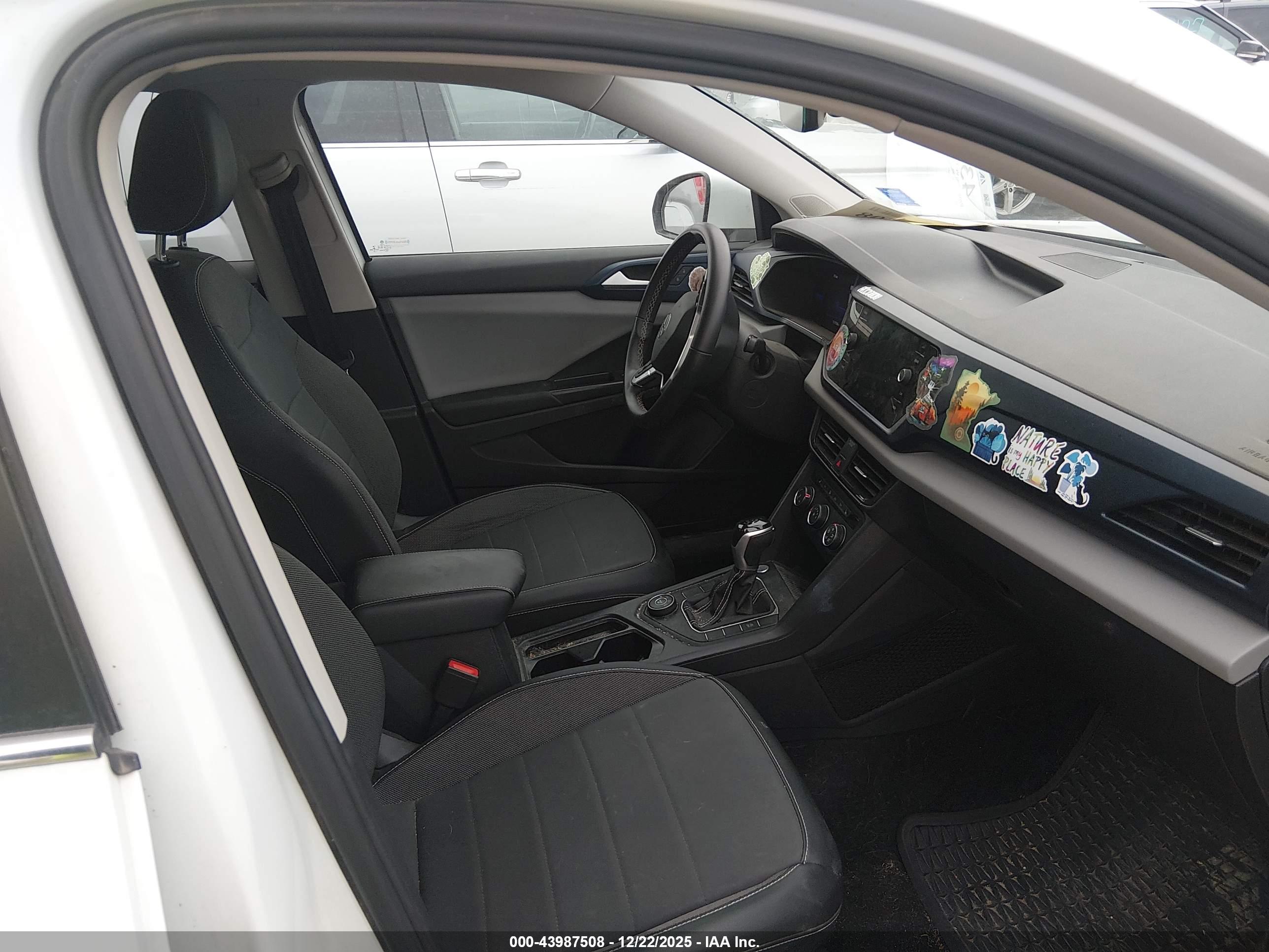 VOLKSWAGEN TAOS image 5