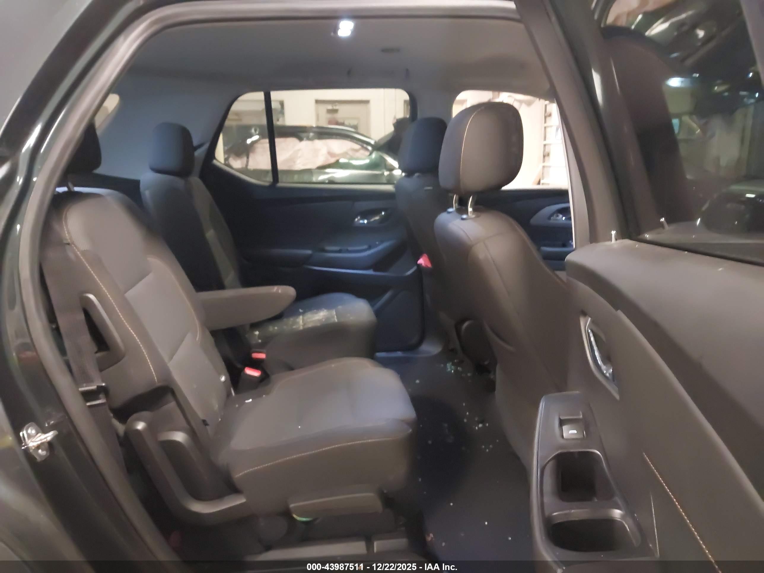 CHEVROLET TRAVERSE image 8