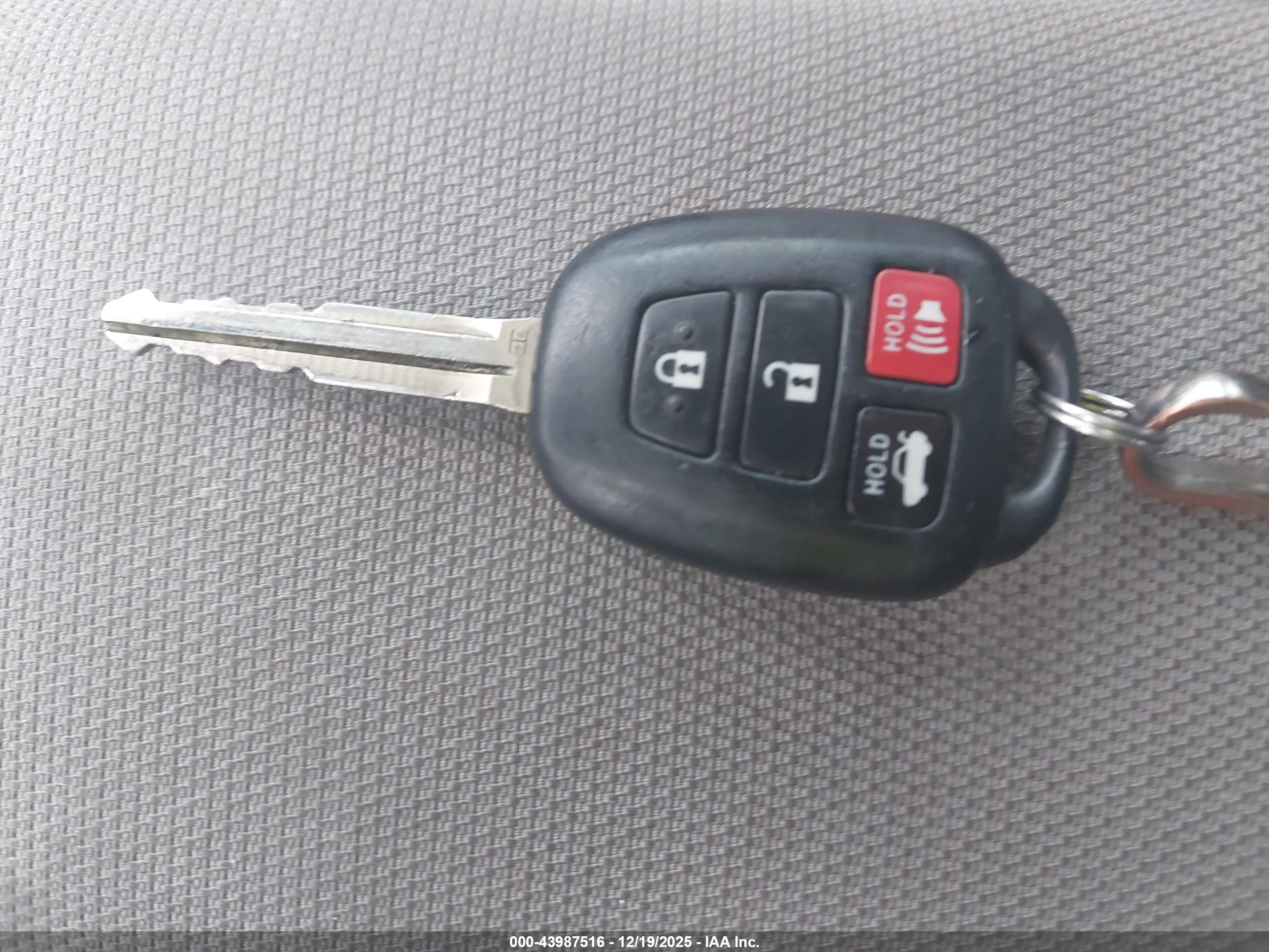 TOYOTA COROLLA image 11
