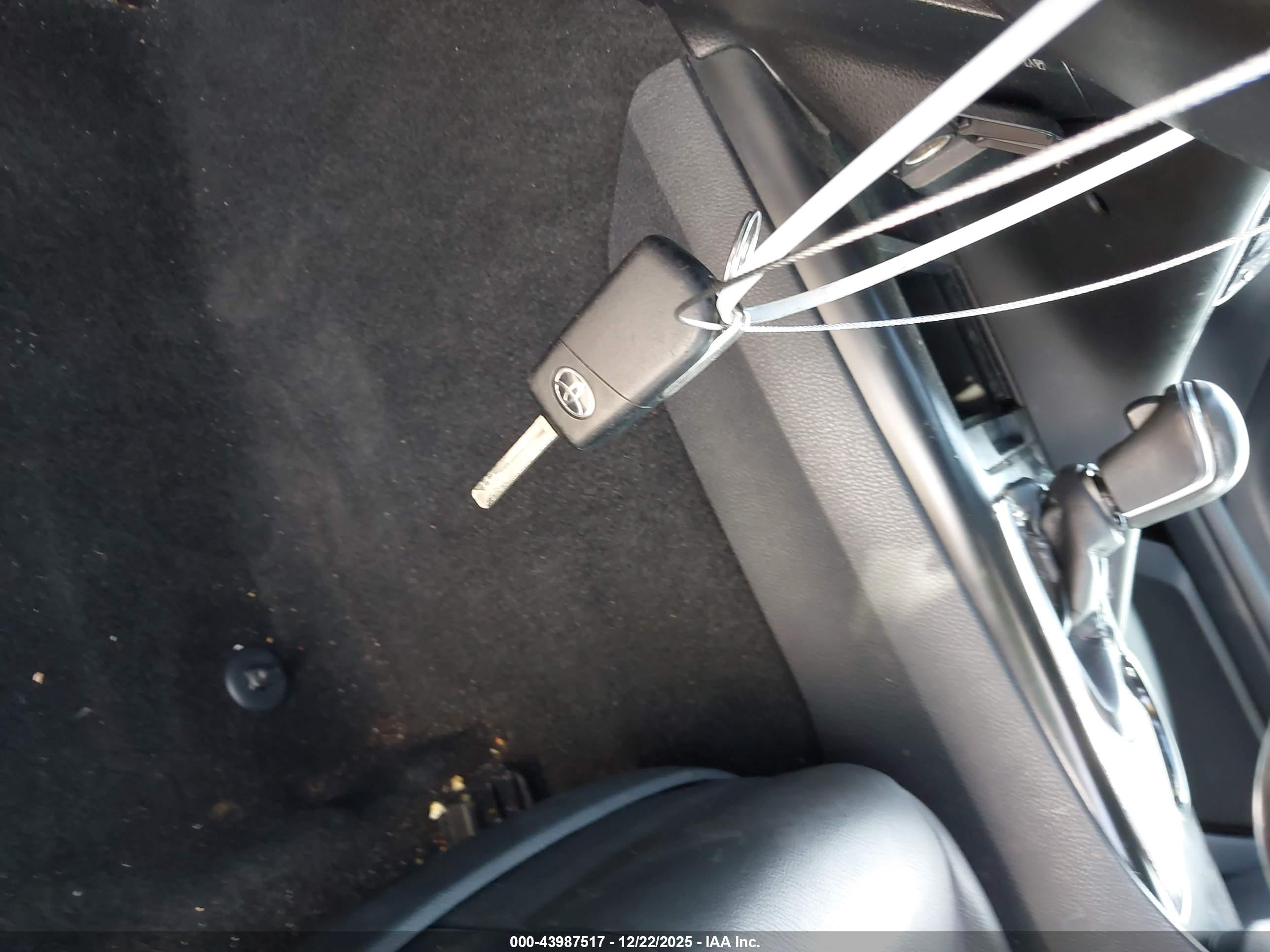 TOYOTA CAMRY image 11