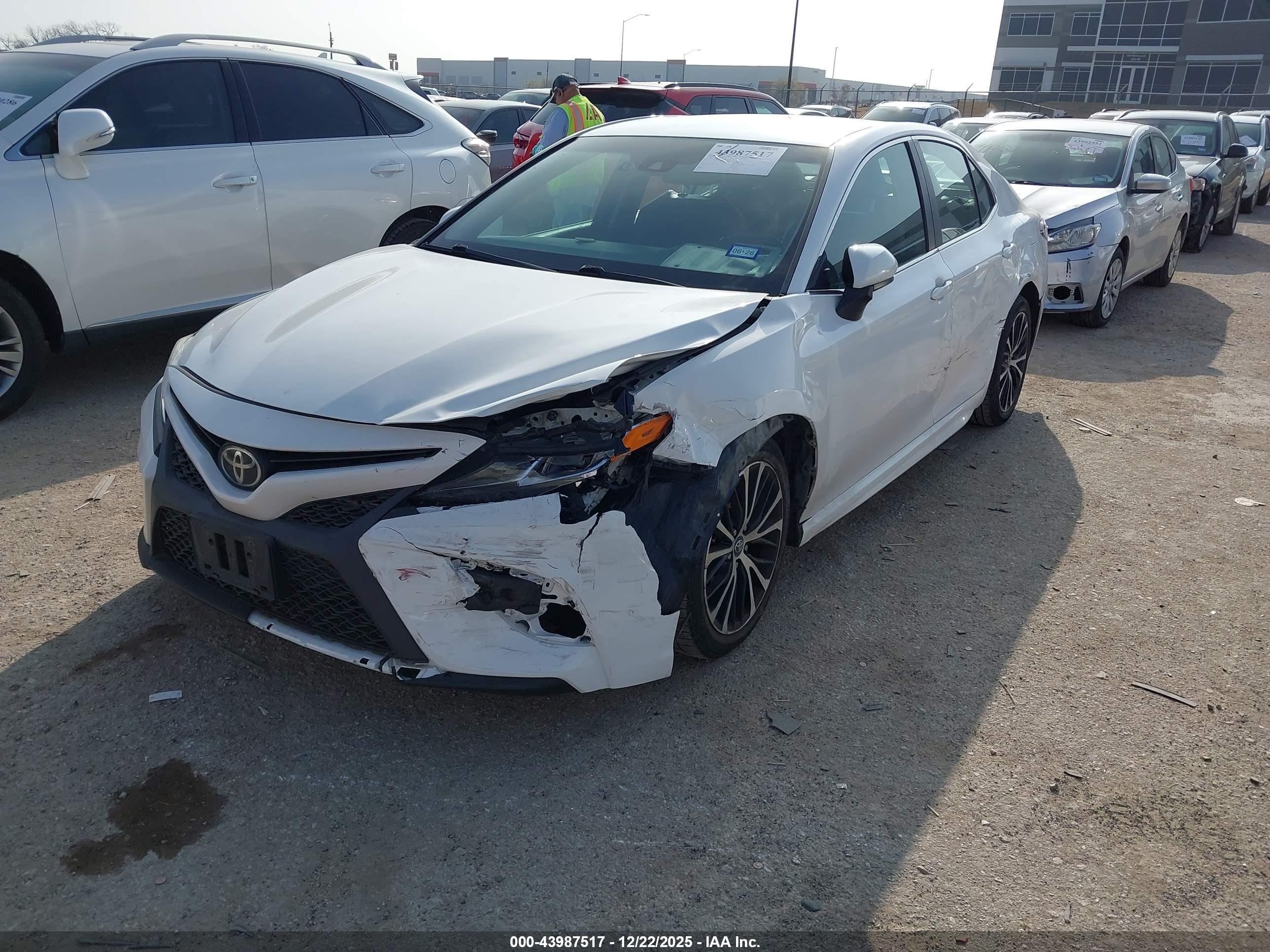 TOYOTA CAMRY image 2