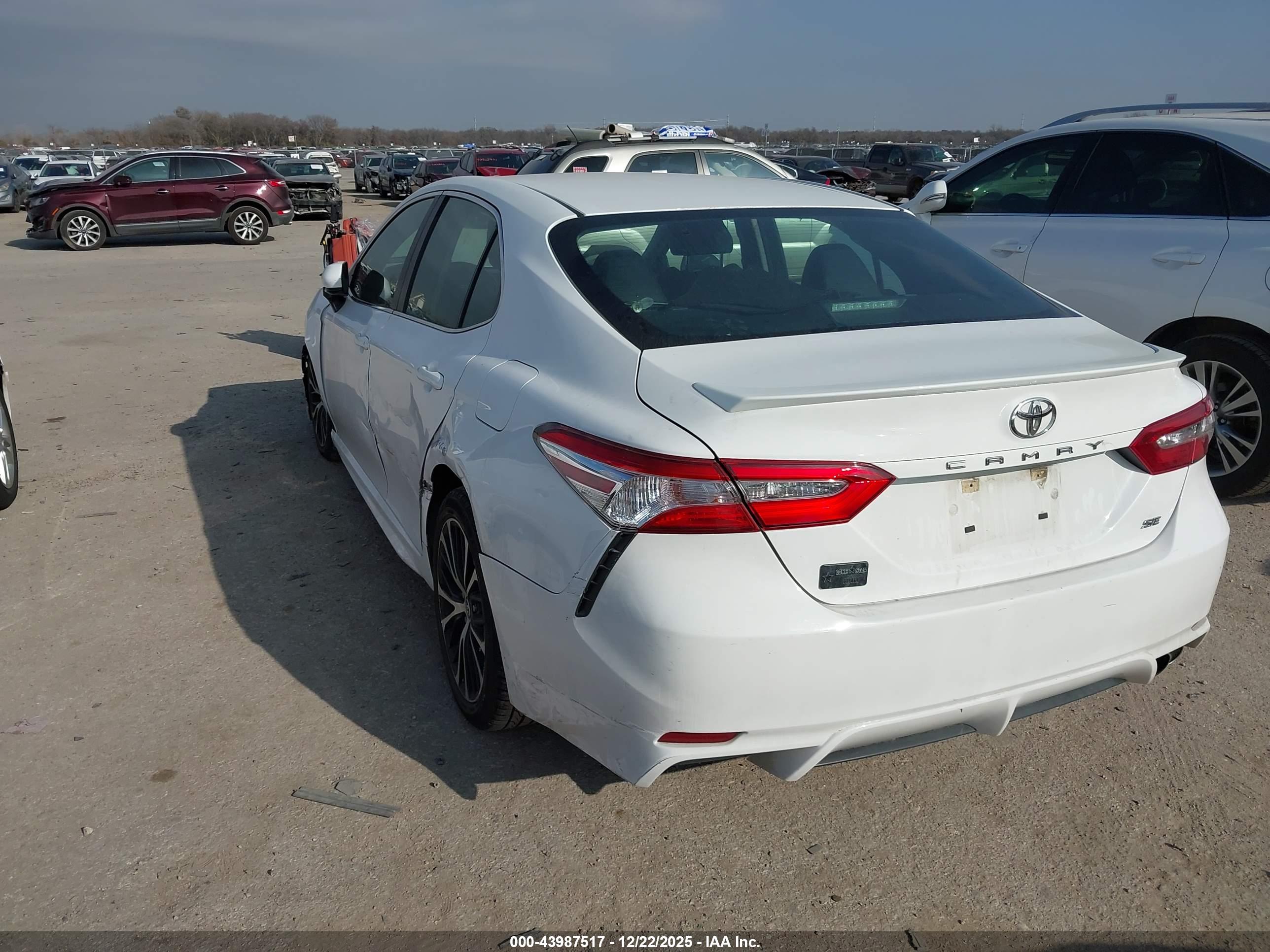 TOYOTA CAMRY image 3