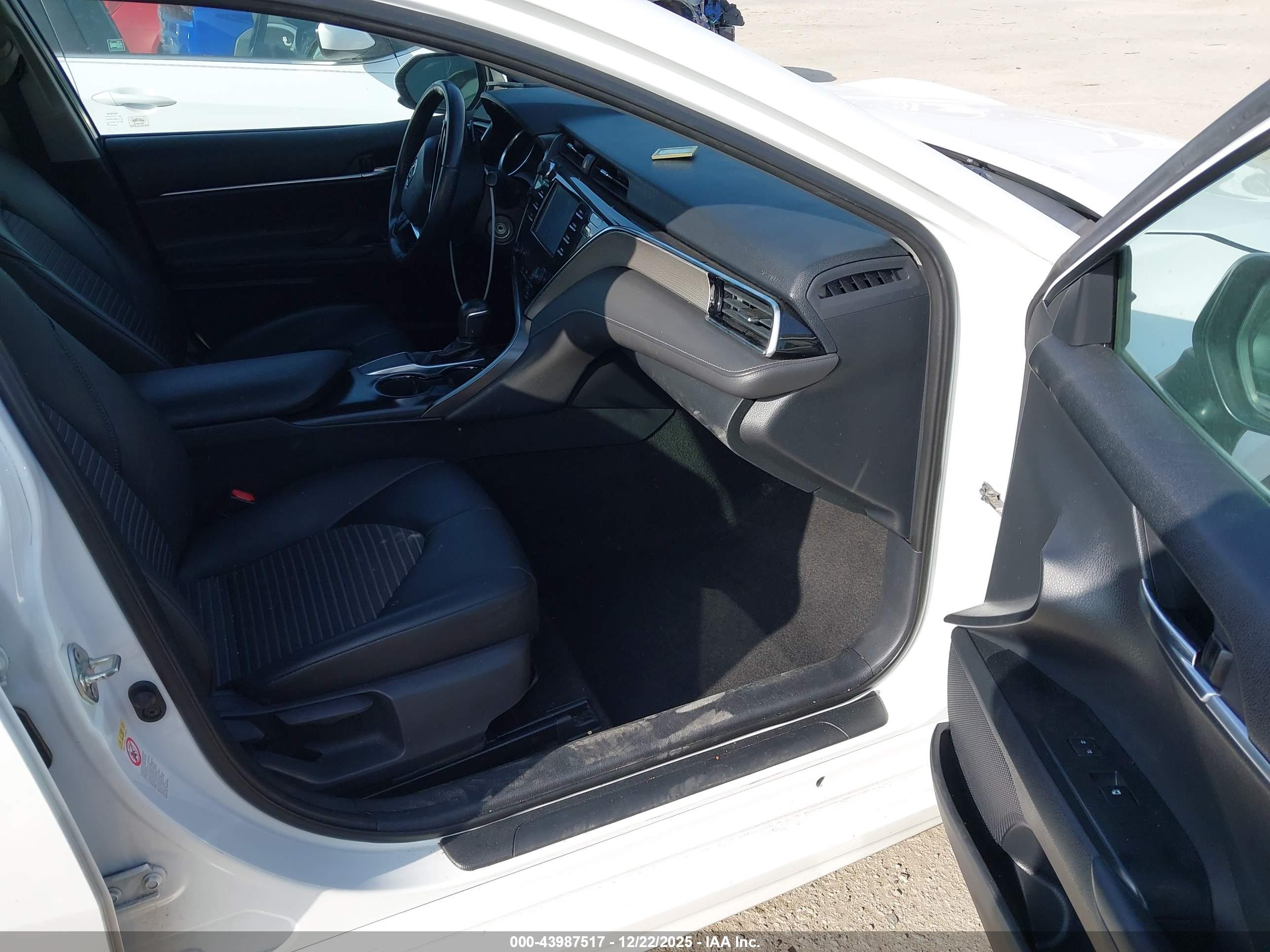 TOYOTA CAMRY image 5