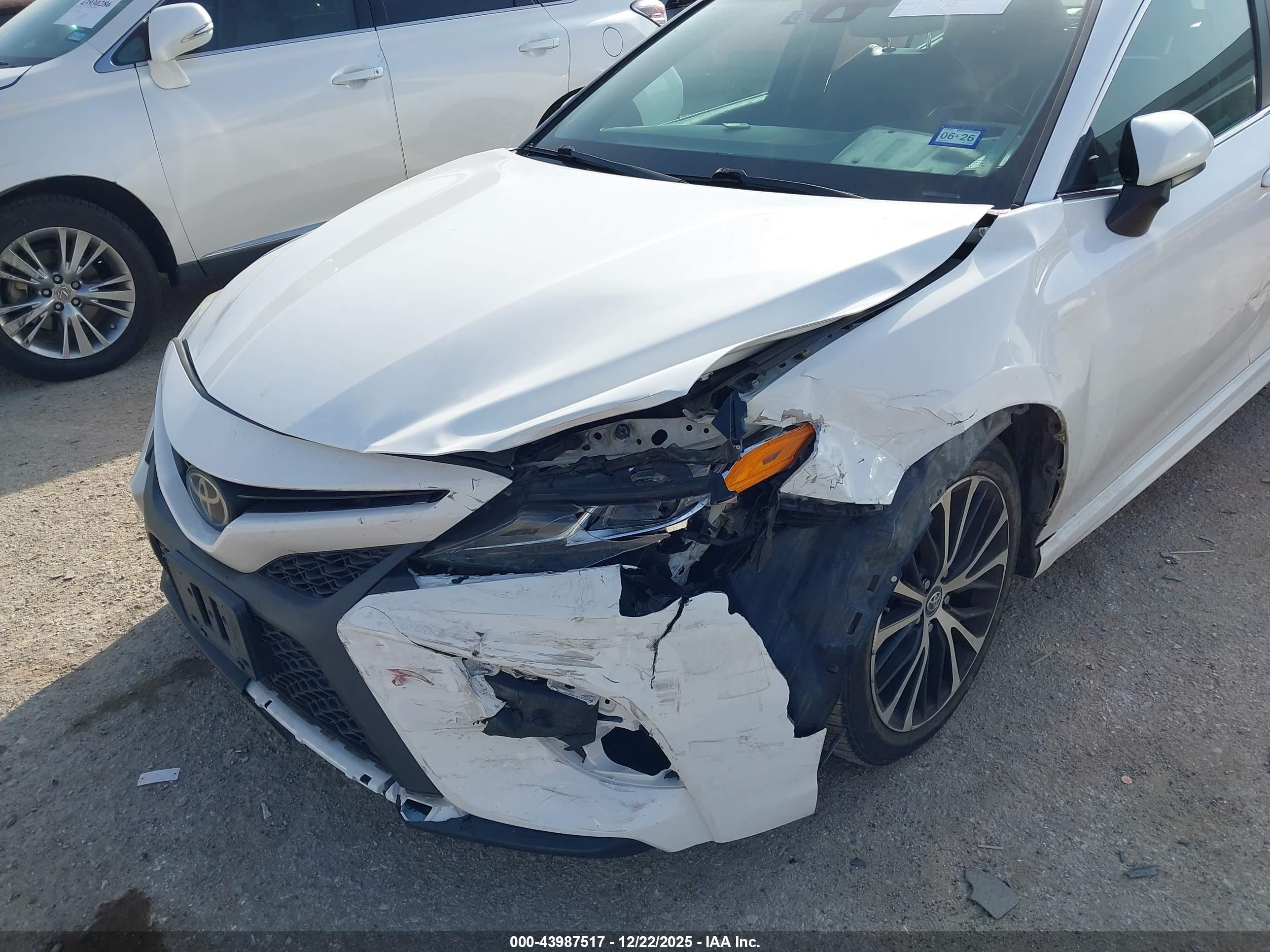 TOYOTA CAMRY image 6