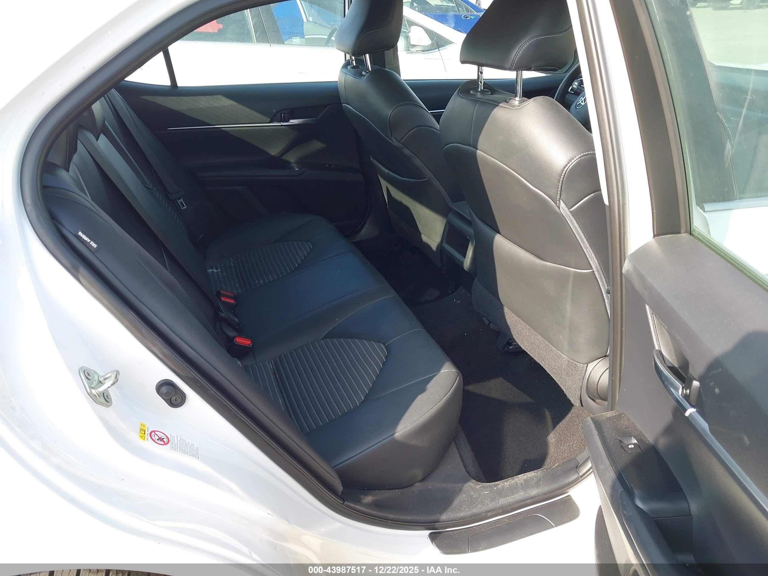 TOYOTA CAMRY image 8