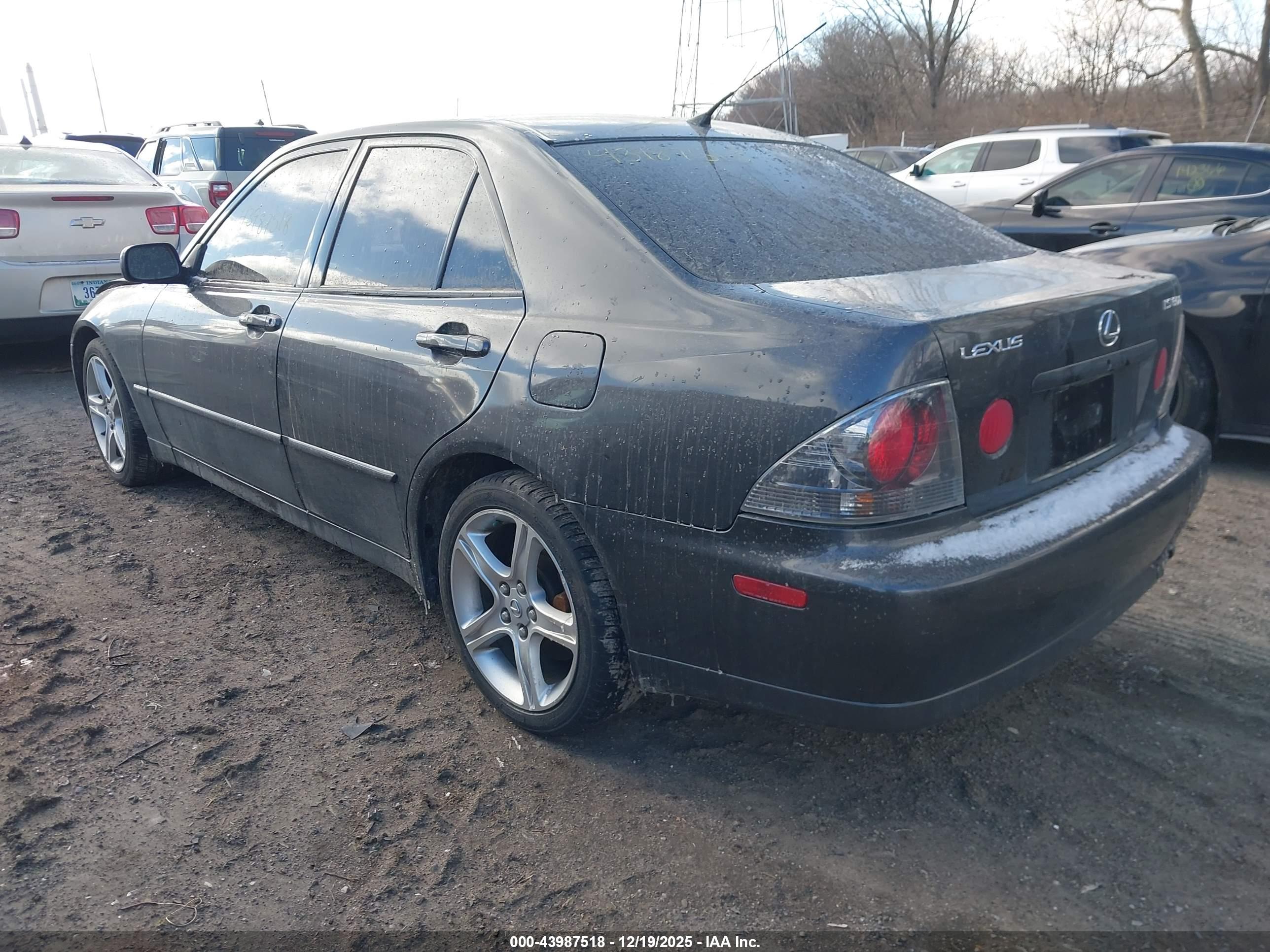 LEXUS IS image 3