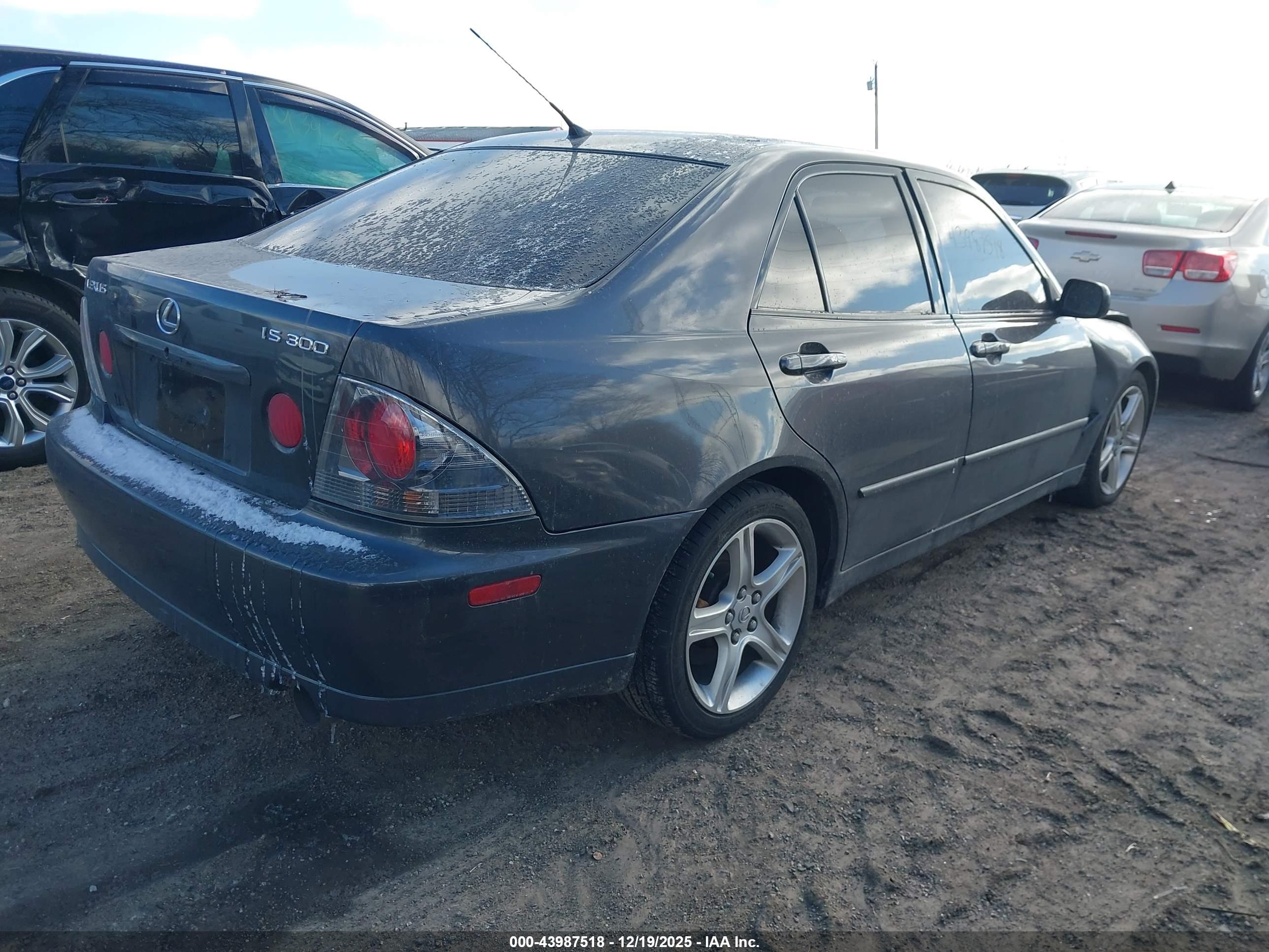 LEXUS IS image 4