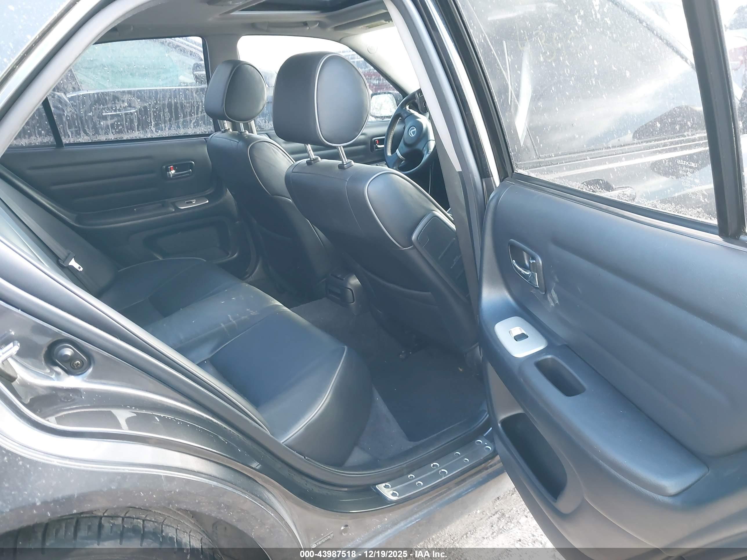 LEXUS IS image 8