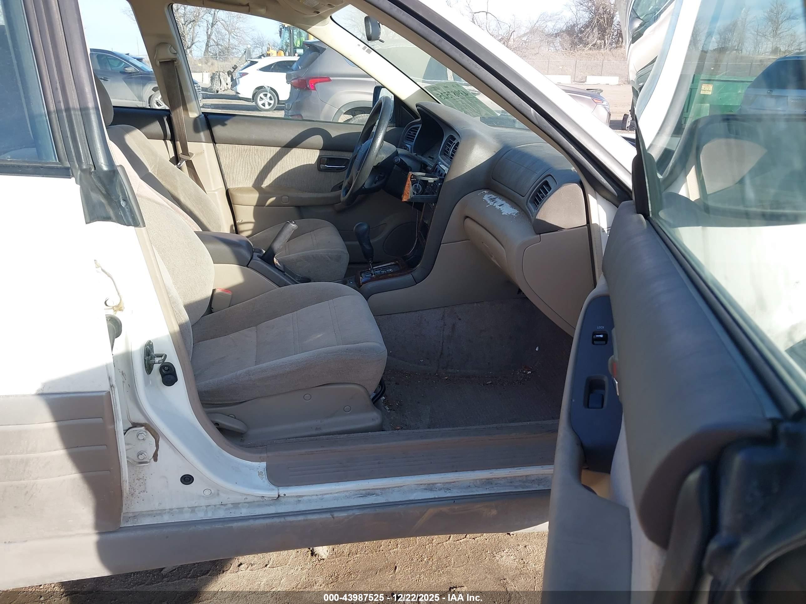 SUBARU OUTBACK image 5
