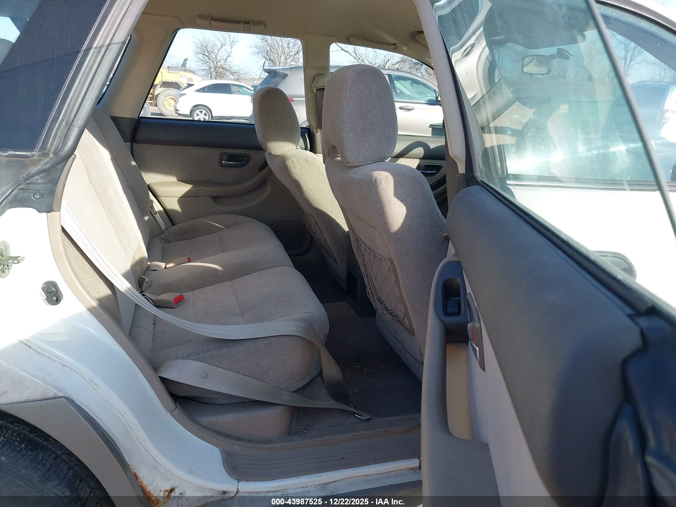 SUBARU OUTBACK image 8