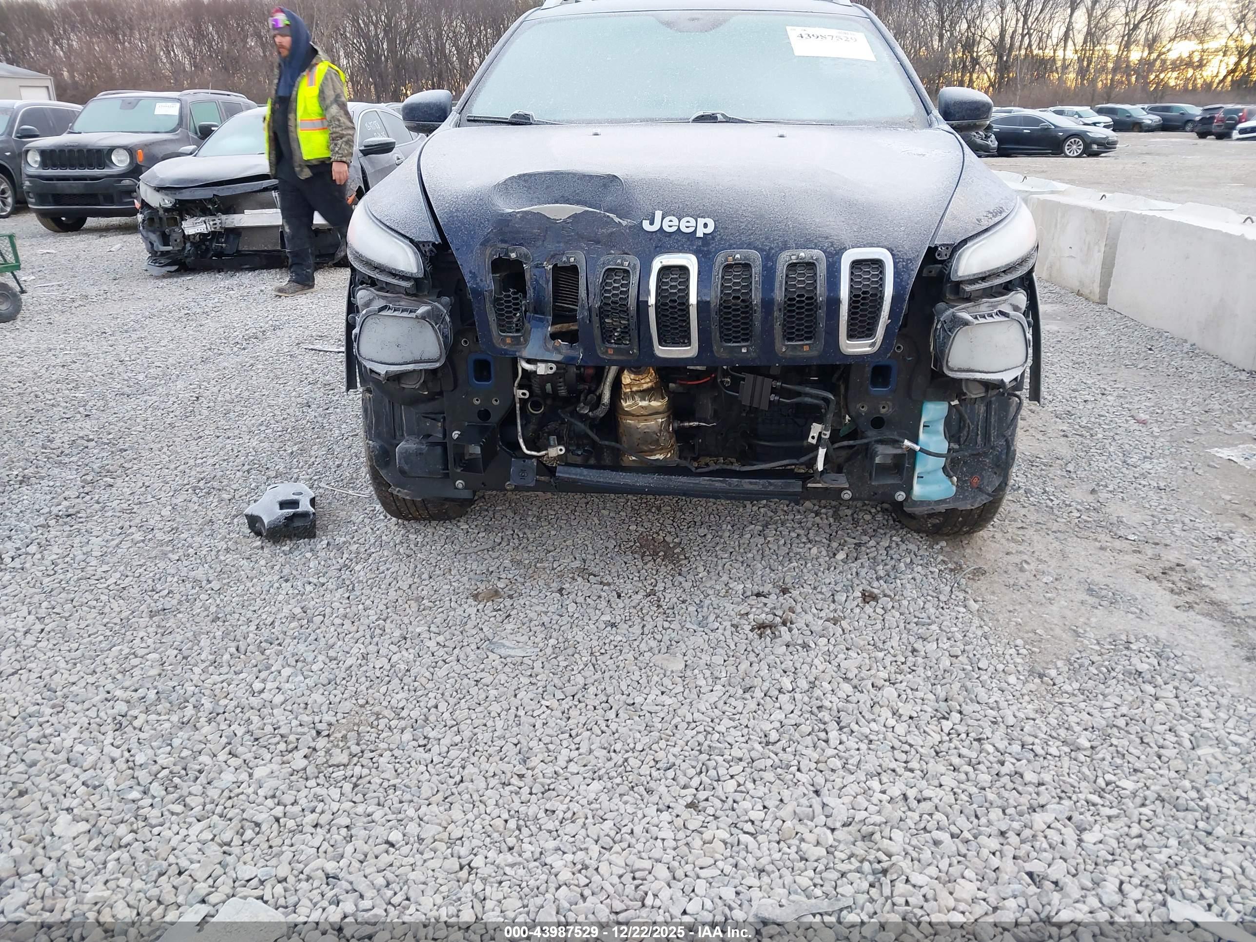 JEEP CHEROKEE image 6