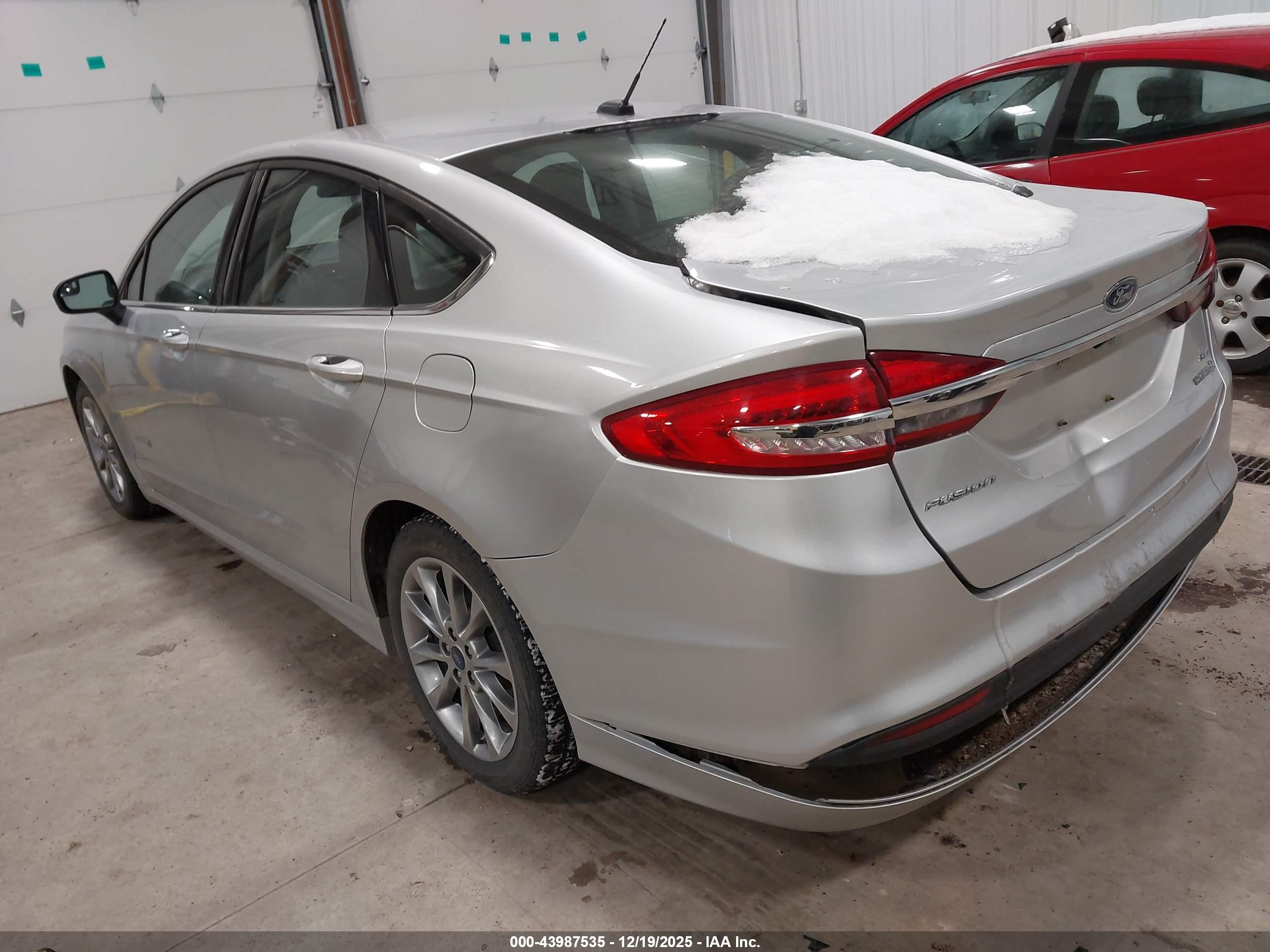 FORD FUSION image 3