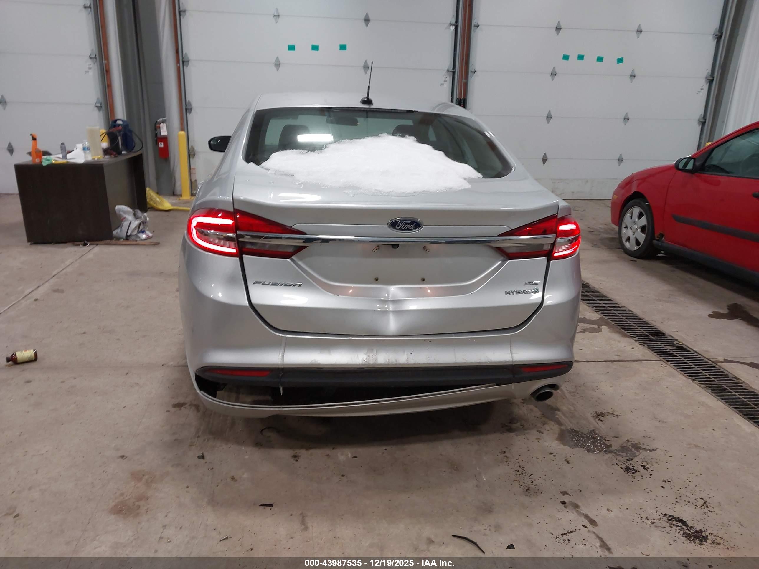 FORD FUSION image 6