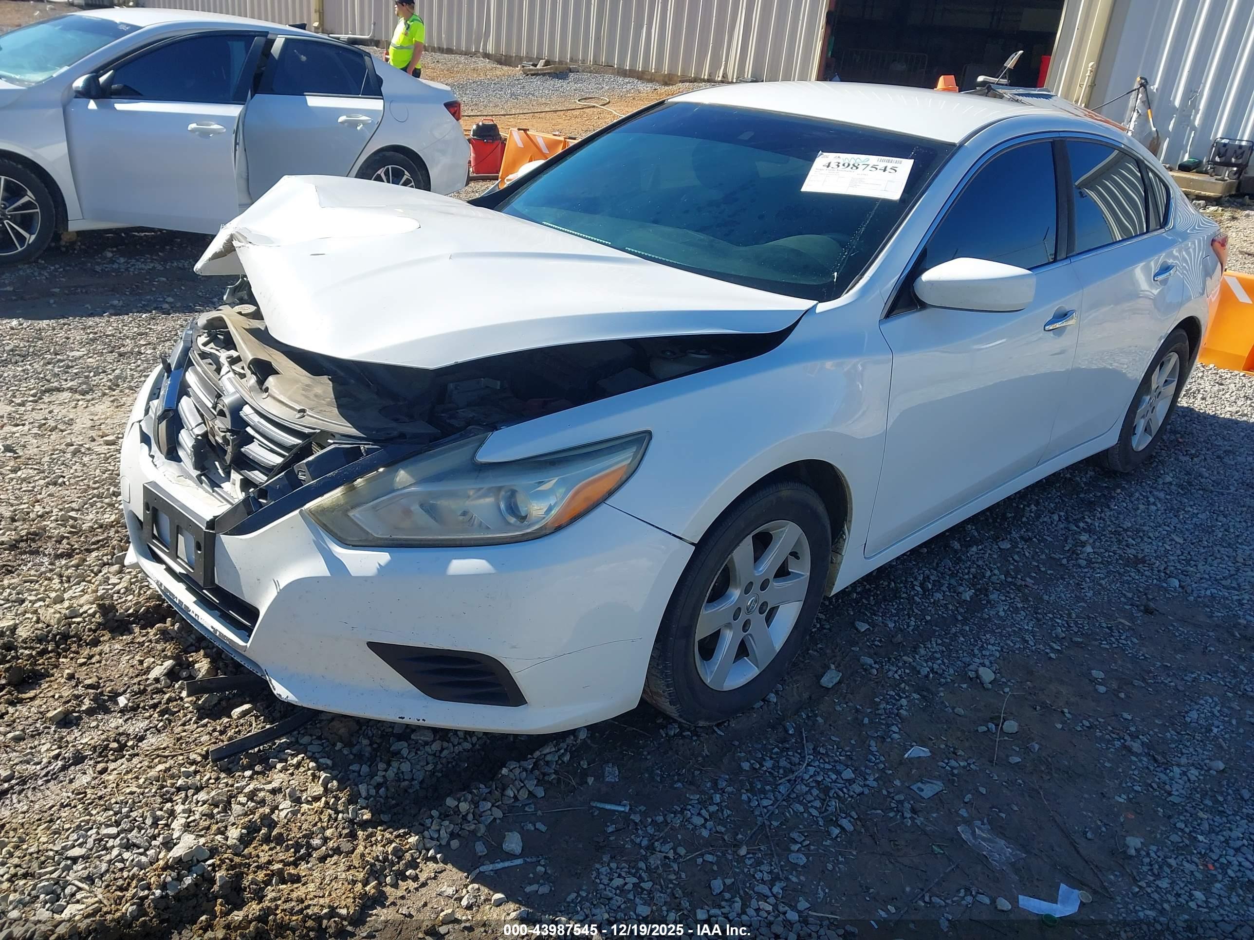 NISSAN ALTIMA image 2