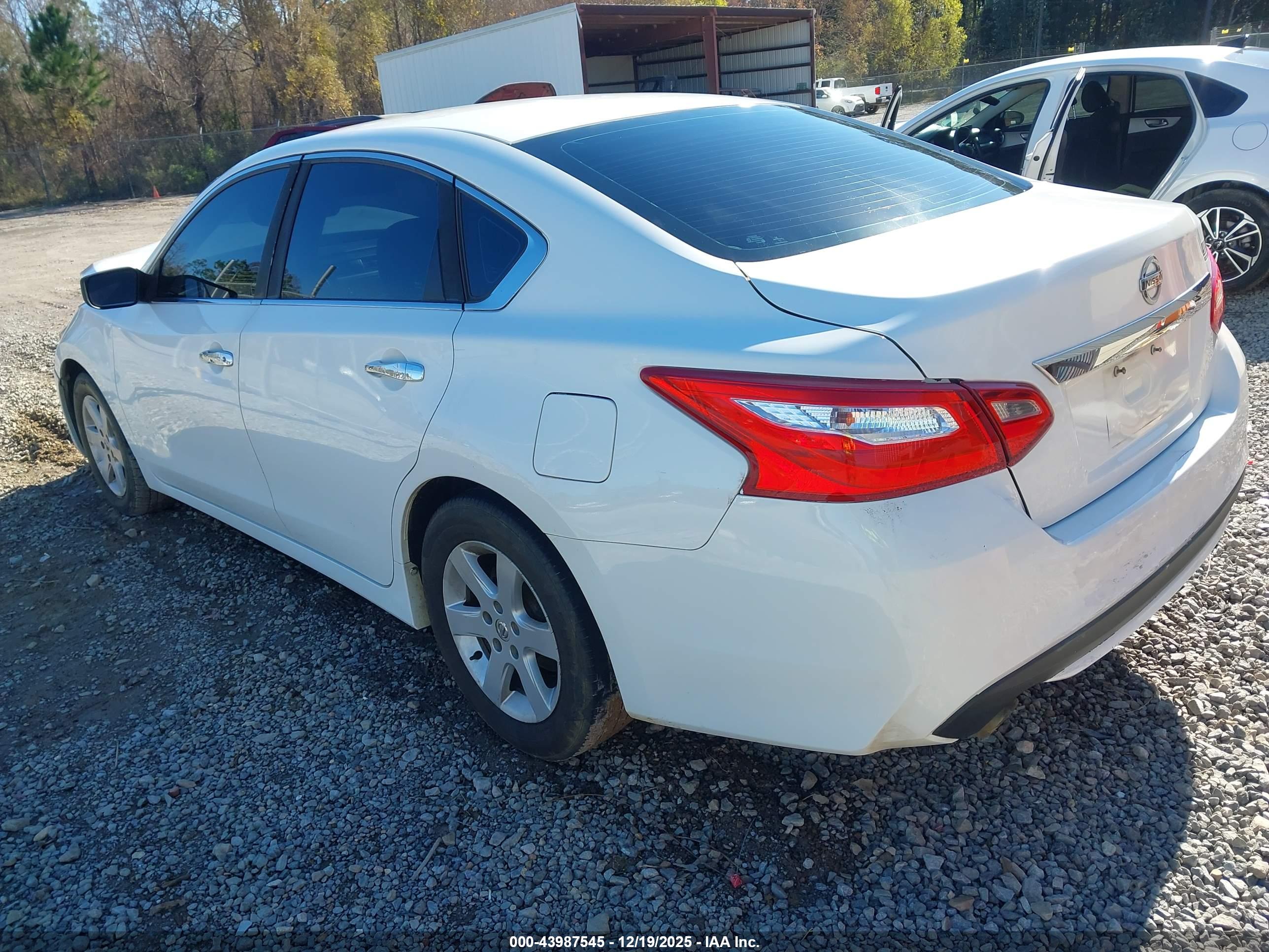 NISSAN ALTIMA image 3