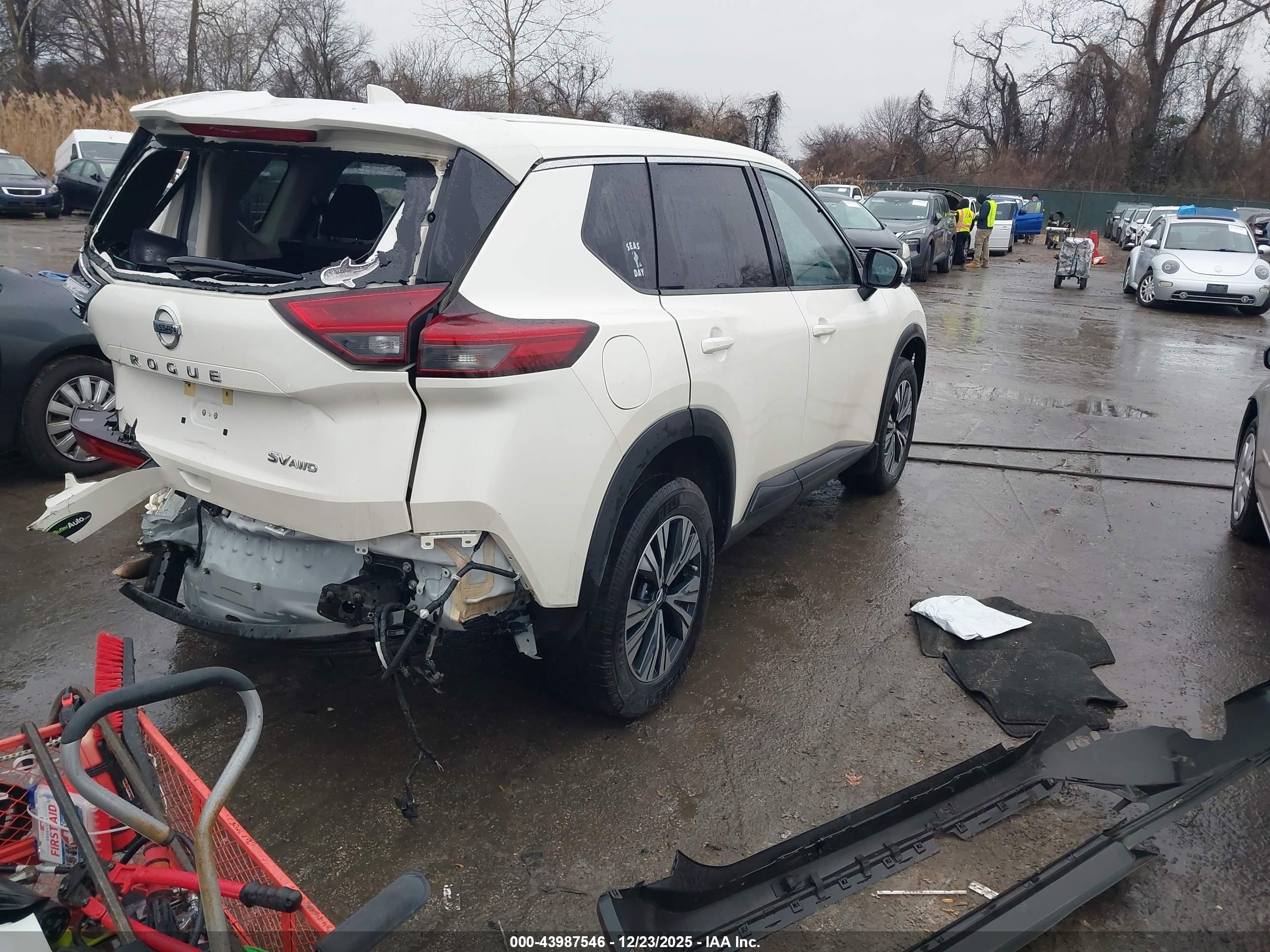 NISSAN ROGUE image 4