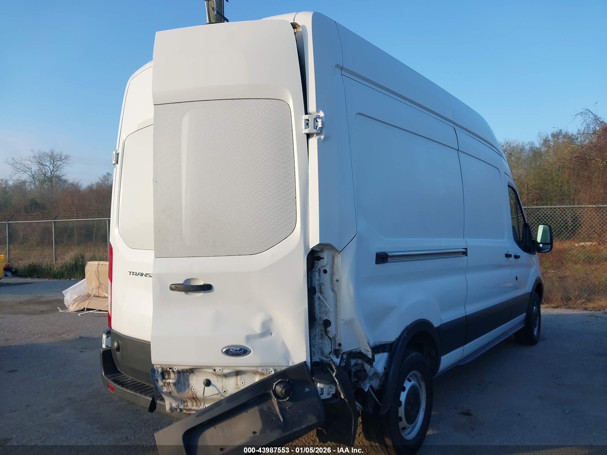 FORD TRANSIT-250 image 4