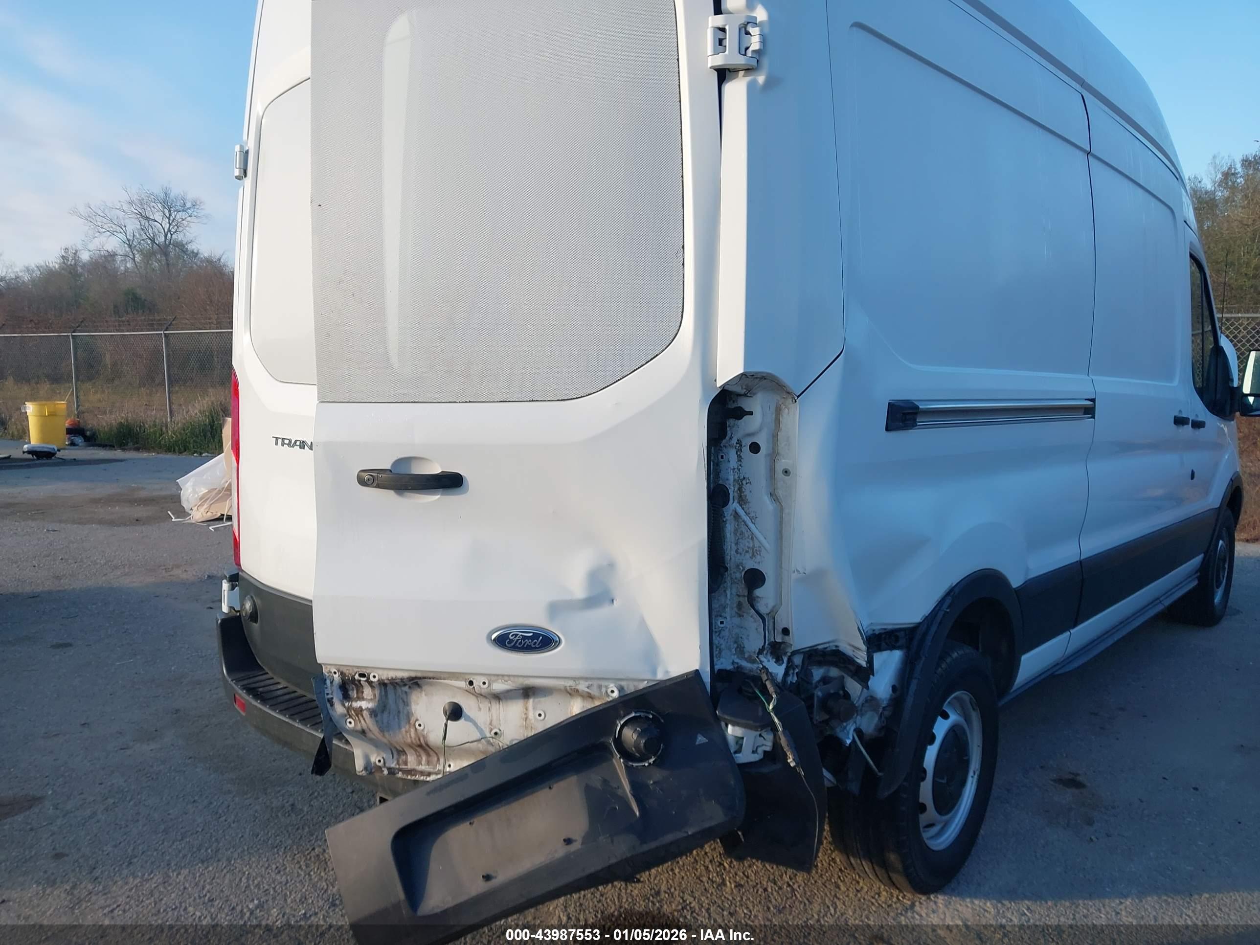 FORD TRANSIT-250 image 6