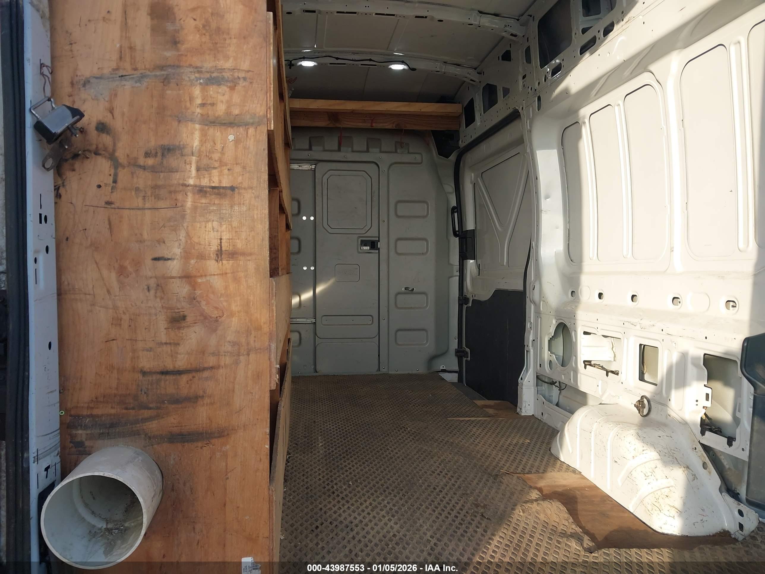 FORD TRANSIT-250 image 8